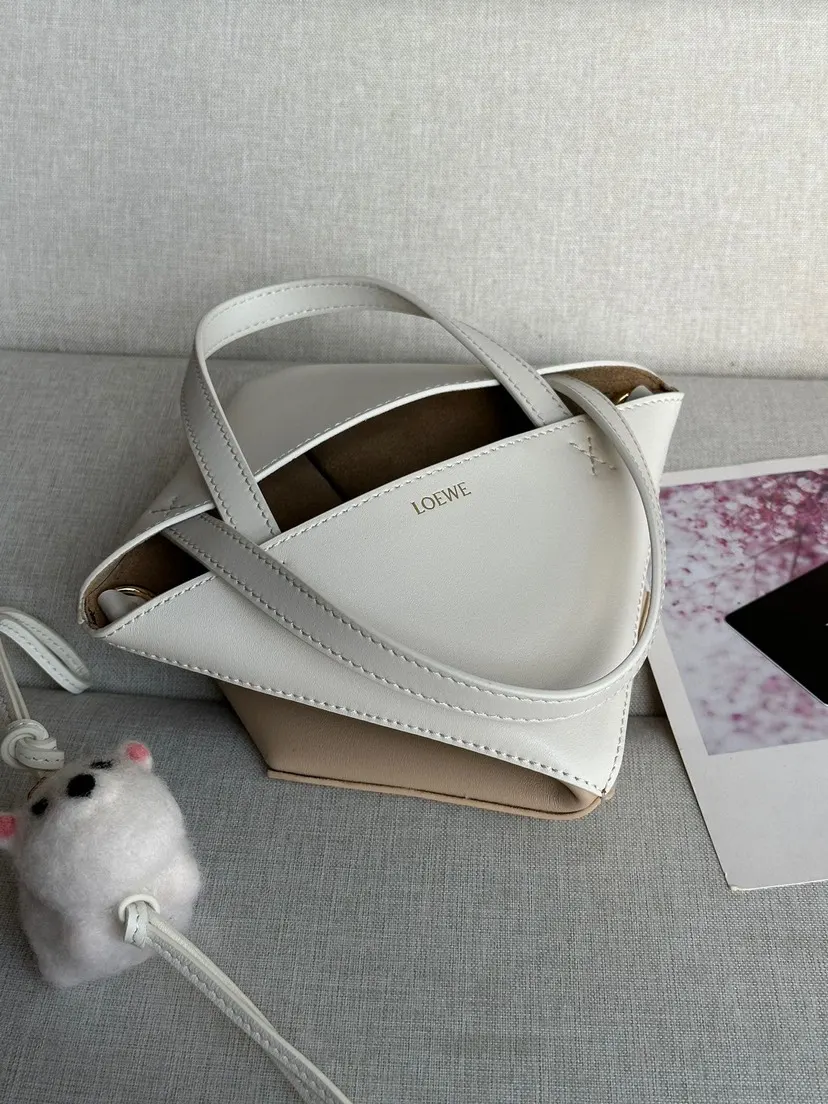 Loewe Puzzle 牛皮 斜挎包 轻便斜挎款