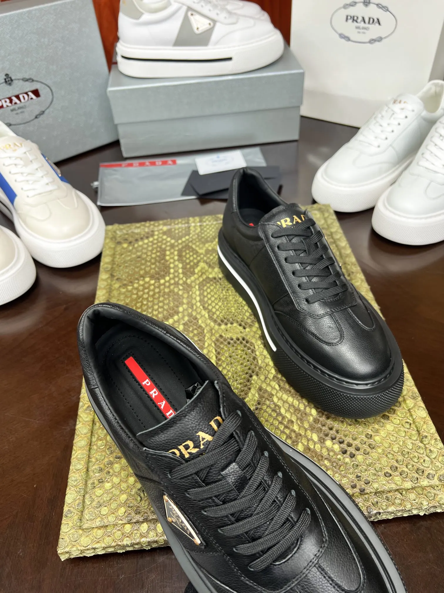 Prada 牛皮 休闲鞋 舒適