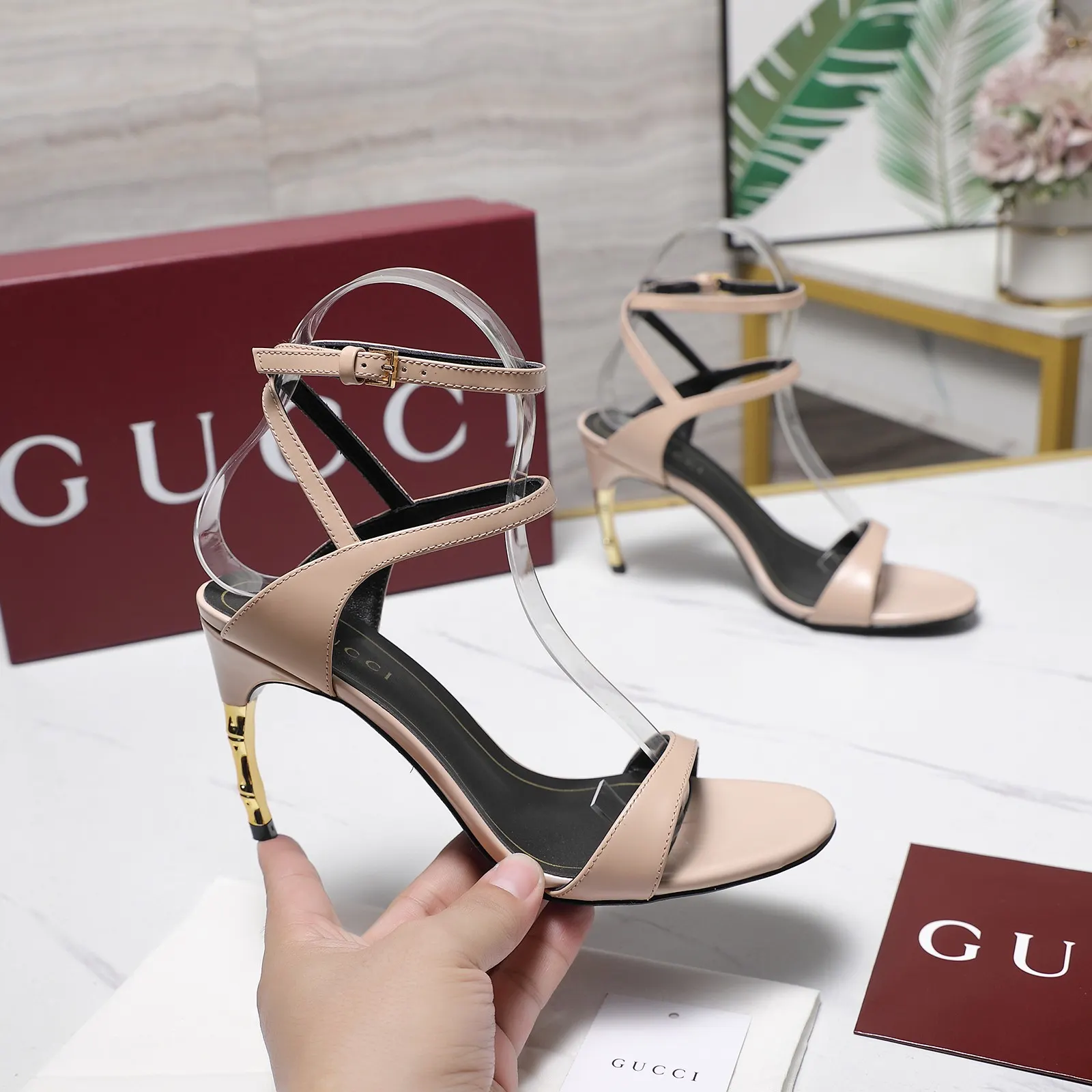 Gucci 拖鞋 轻便舒適(數字2) Gucci 拖鞋 轻便舒適(數字2)