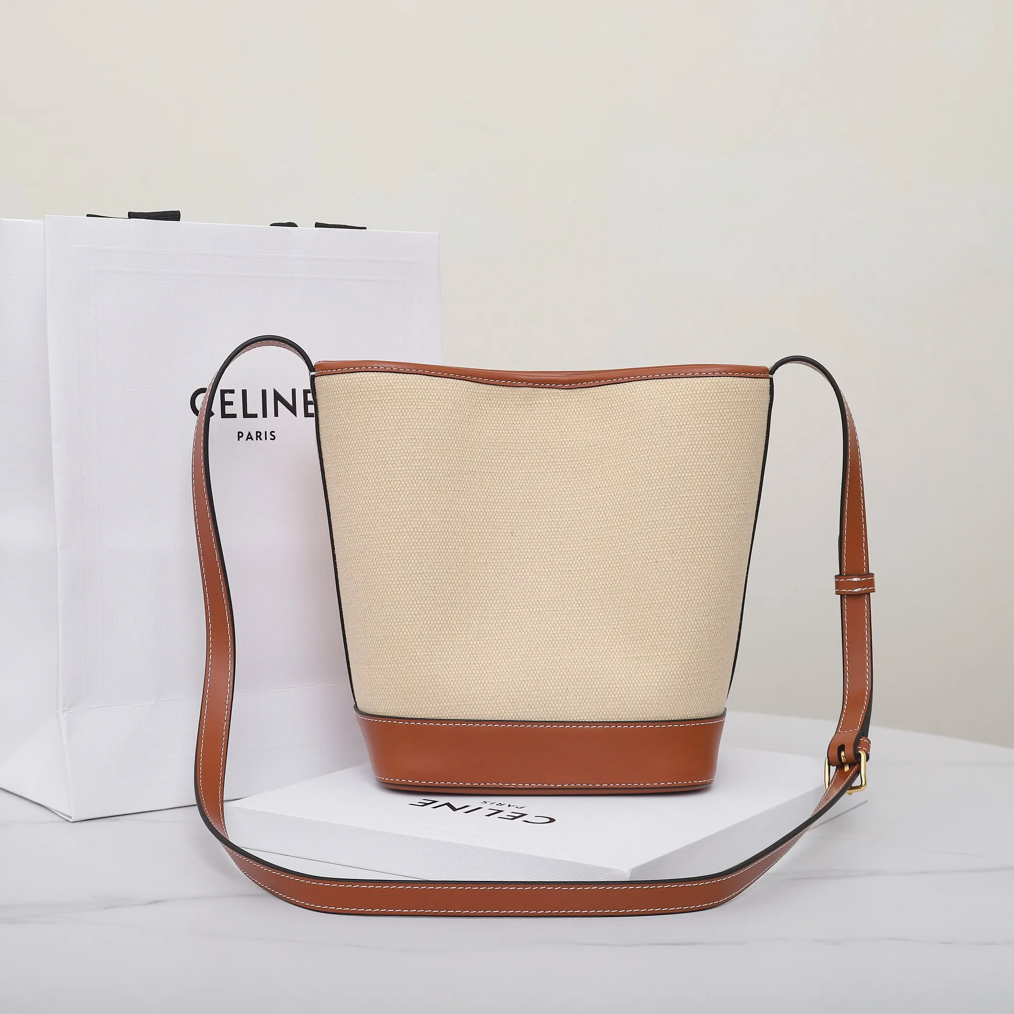 Celine 牛皮 批 意大利进口 开发 水桶包 休閒水桶款