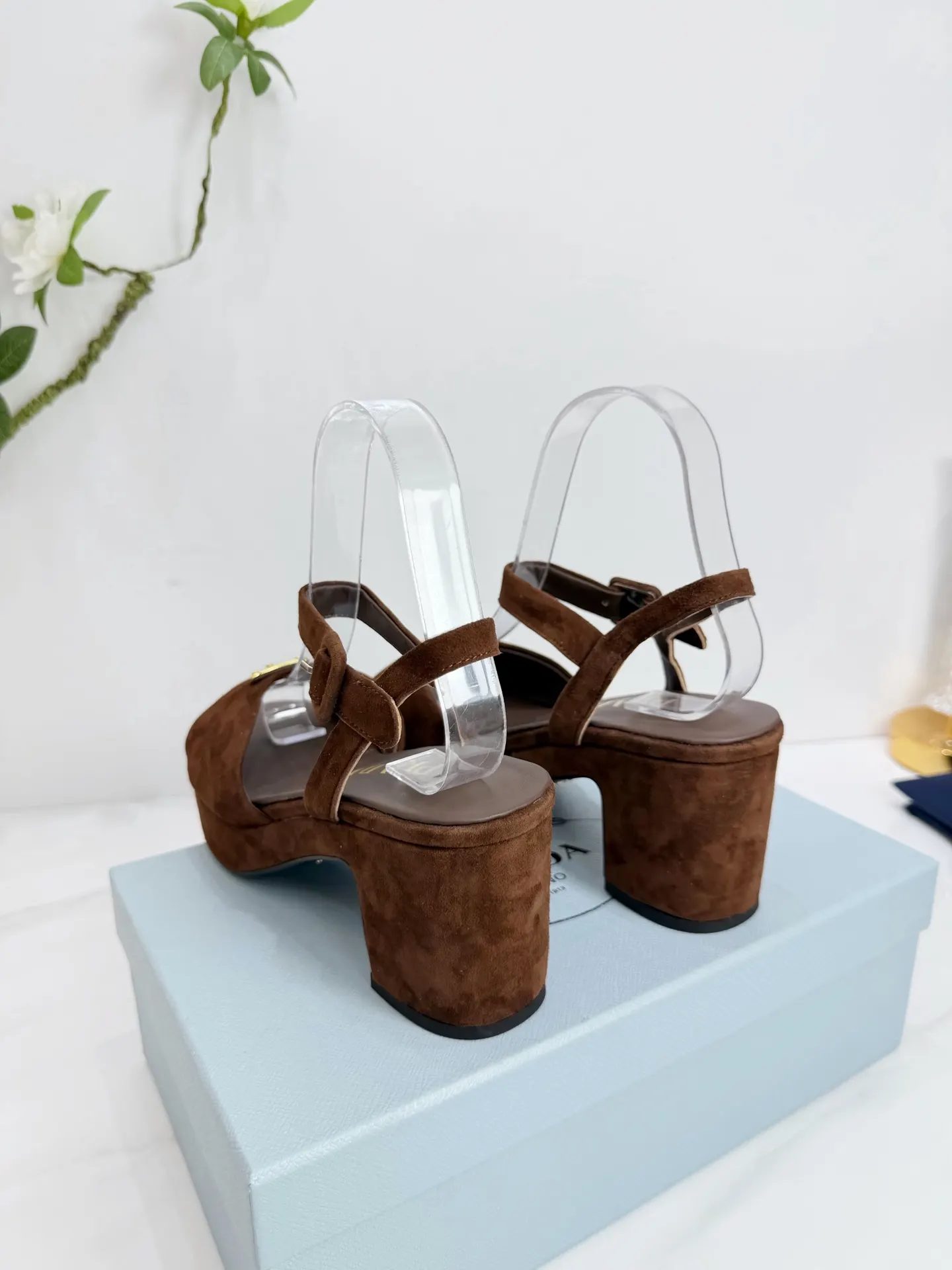 Prada 羊皮 休闲鞋 舒适