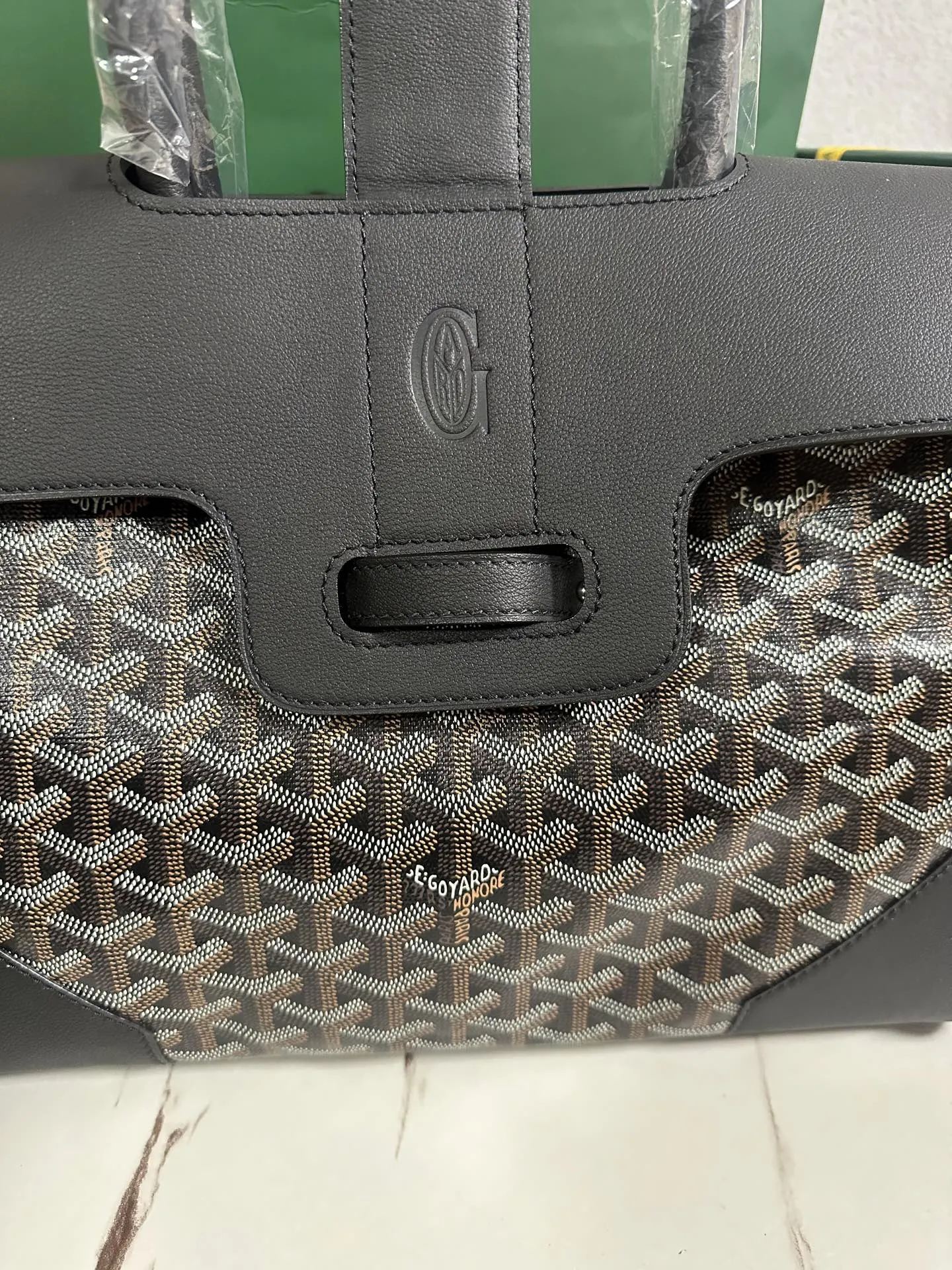 Goyard 小牛皮 无论包是打开还是合上 在内还是在外 它都能与女性生活 托特包 大容量托特款