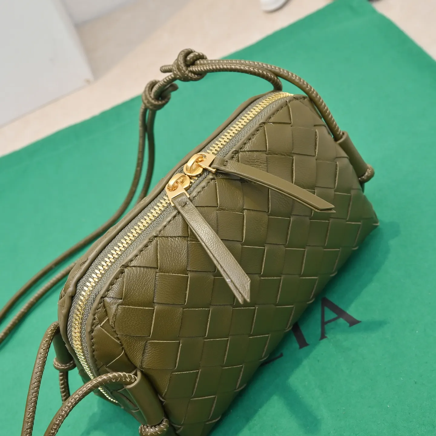 Bottega Veneta 腋下包 復古腋下背款