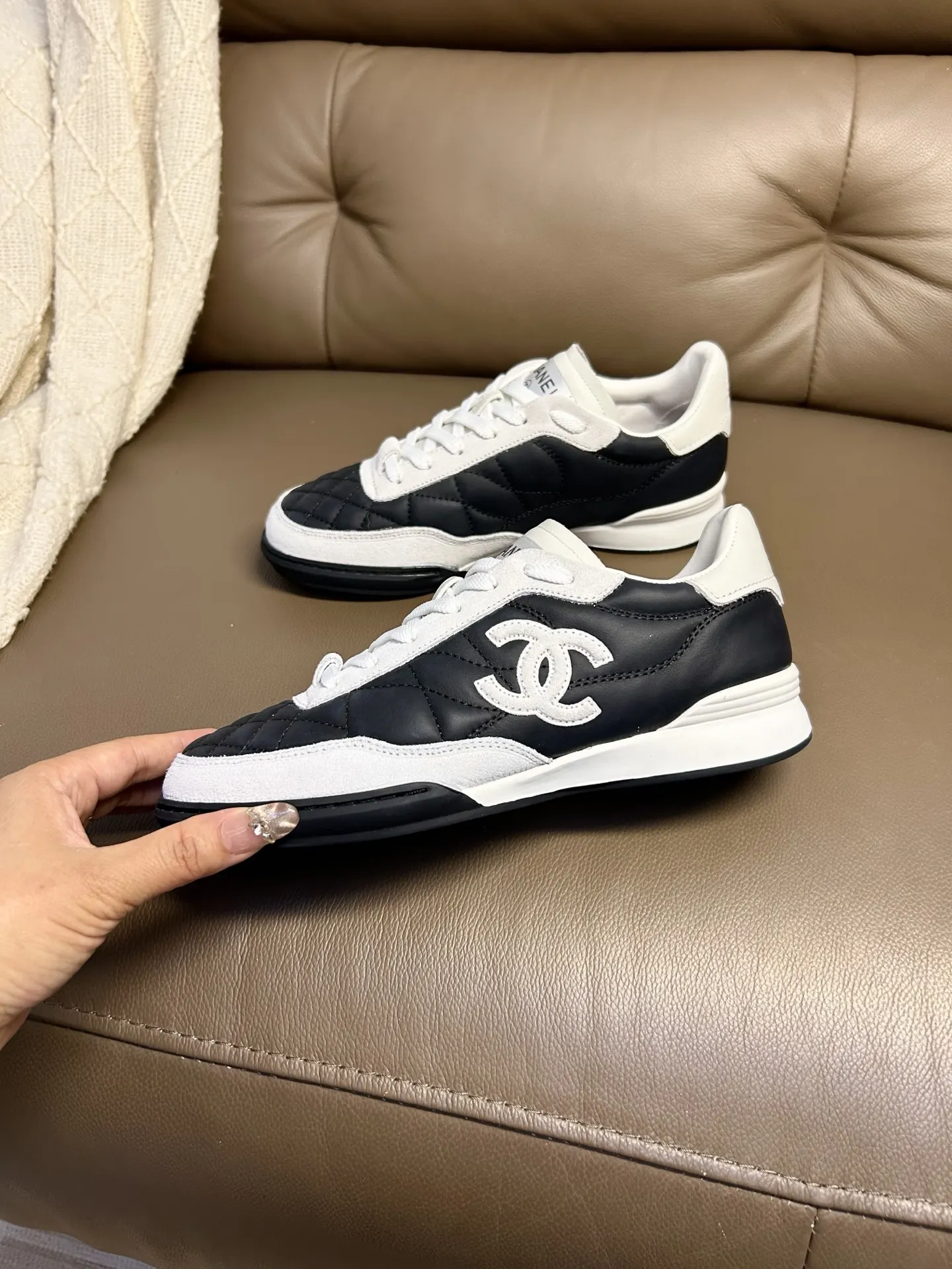 Chanel 米白拼色羊皮休闲鞋 日常运动