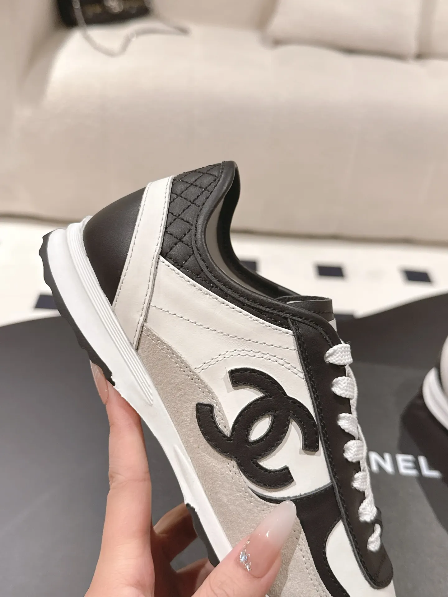 CHANEL 黑白拼色羊皮休闲鞋 厚底款
