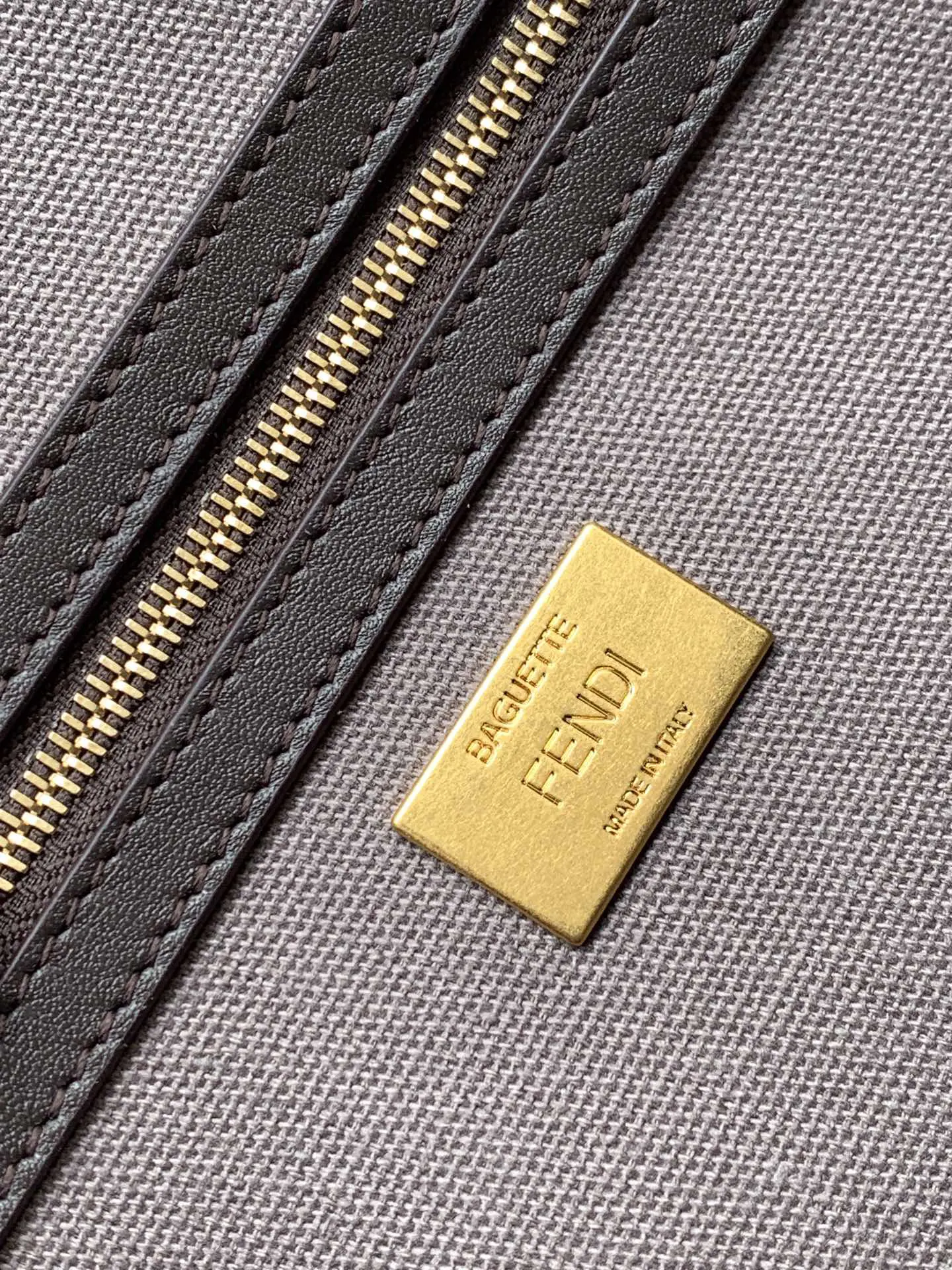 Fend• 彩色刺绣 怎么凹 斜挎包 轻便斜挎款