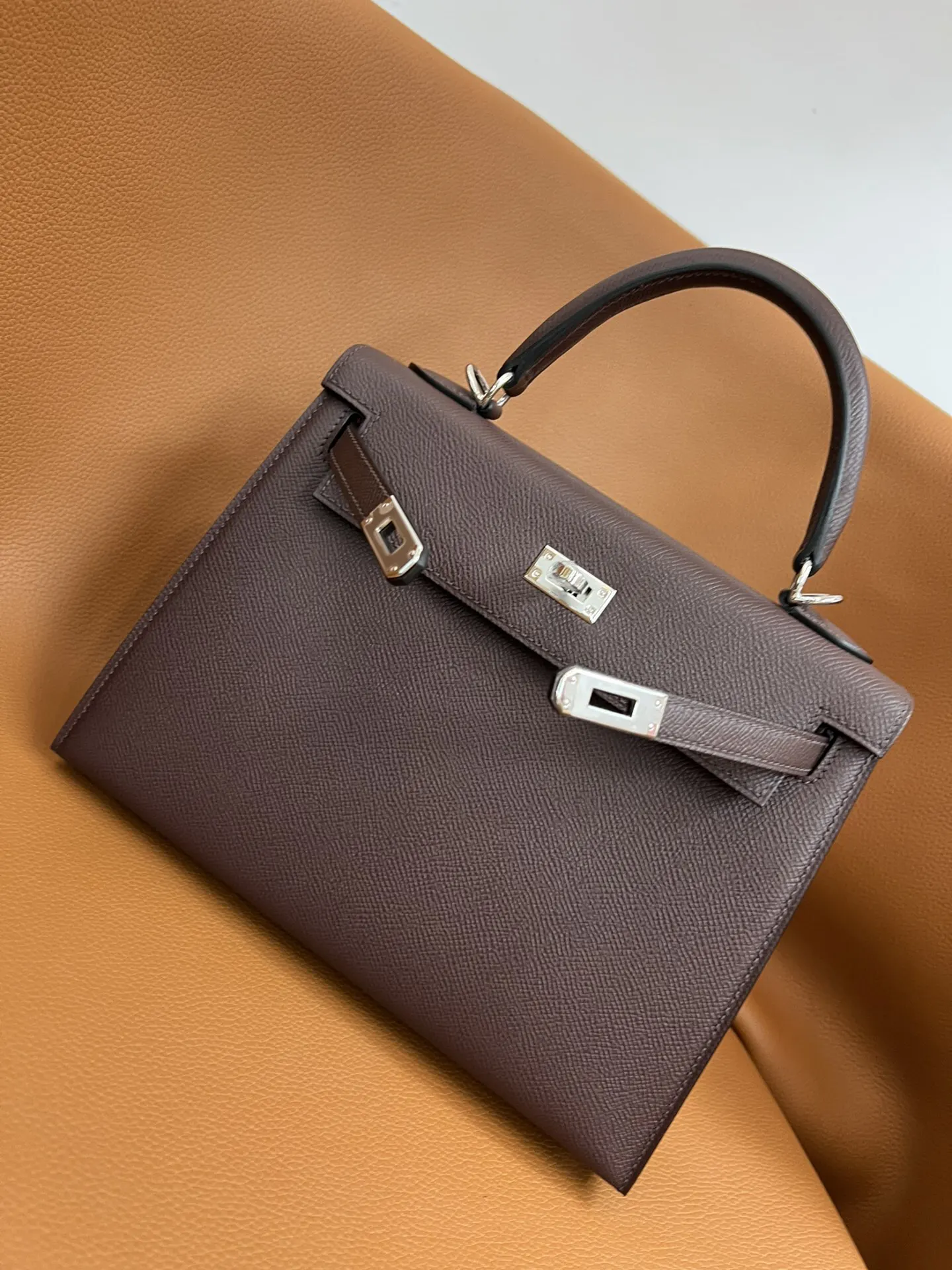 Hermès Kelly Top Handle Bag Classic Leather