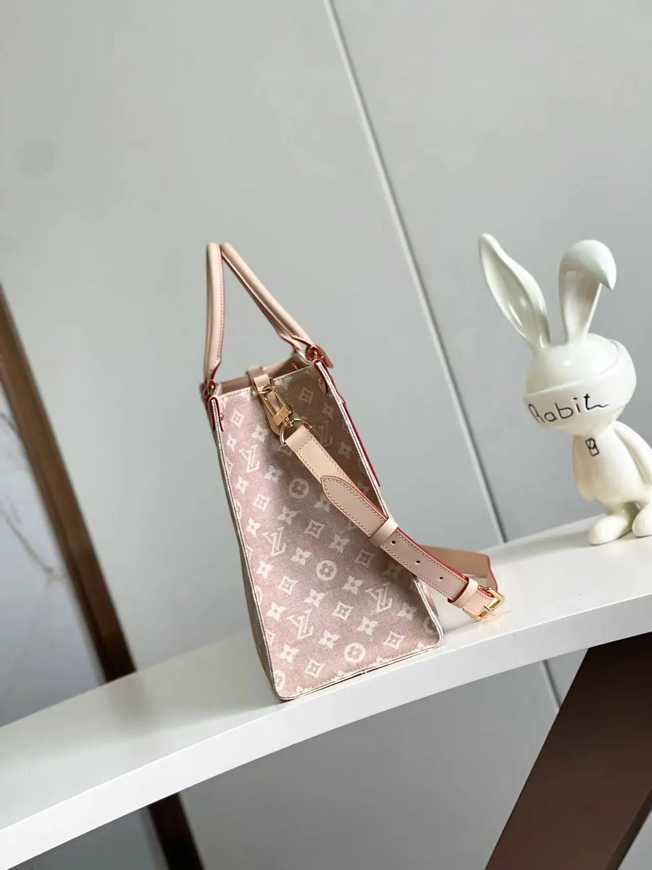 LV OnTheGo 老花 手提包 M15136 精选款