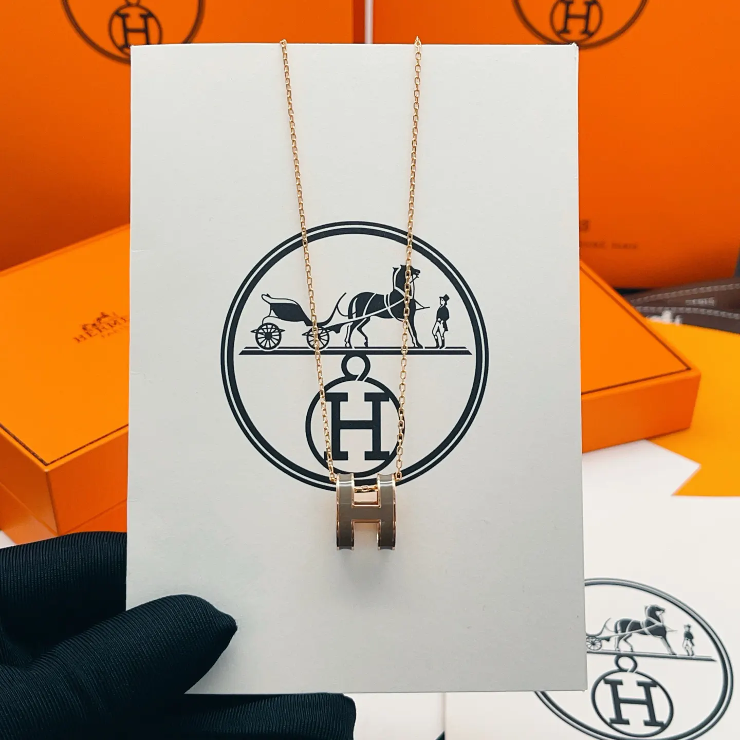 Hermès 金色 首饰 精致配飾 項鏈(數字3) Hermès 金色 首饰 精致配飾 項鏈(數字3)