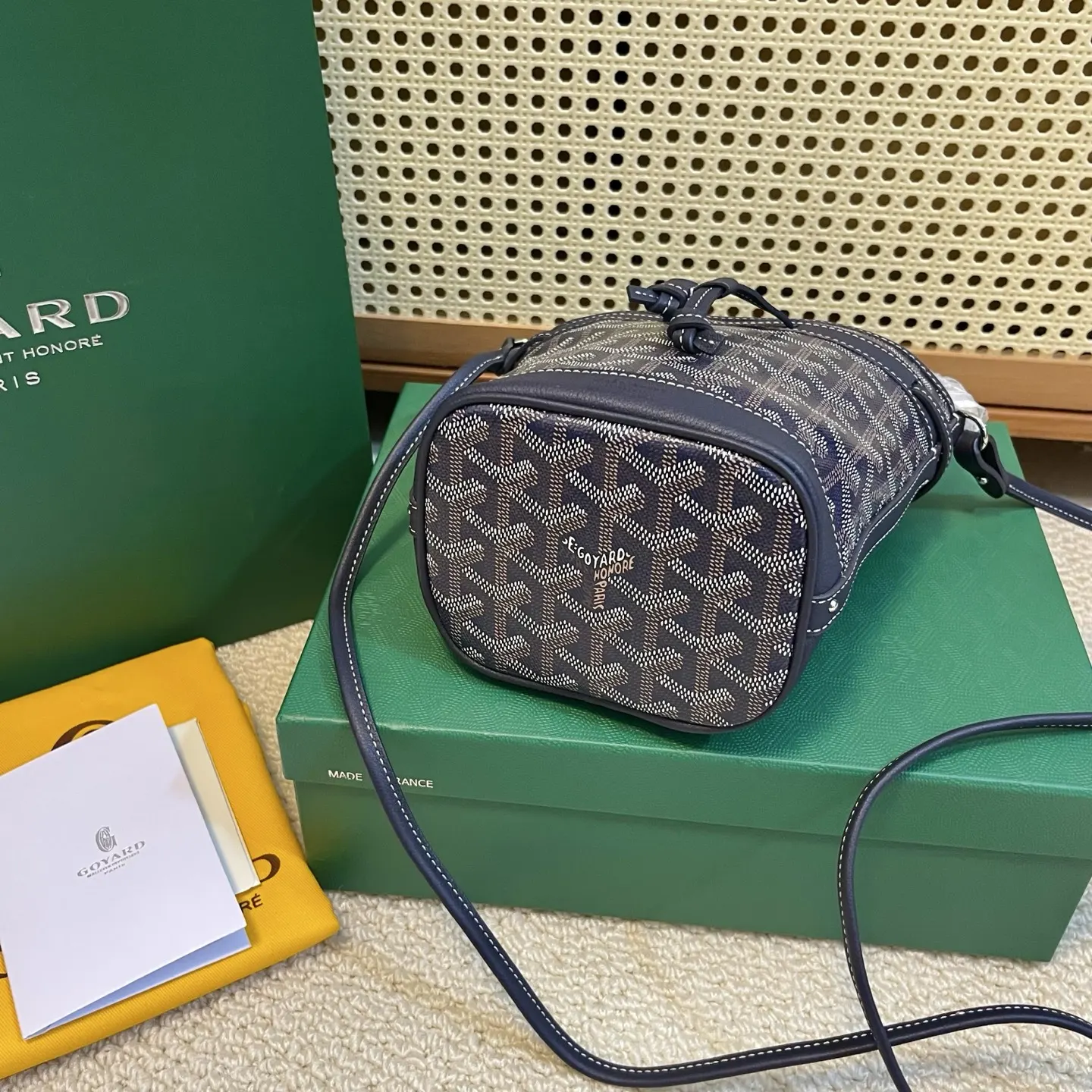 Goyard 皮革 轻盈小巧去始终保持标志性水桶百搭造型 水桶包 休閒水桶款