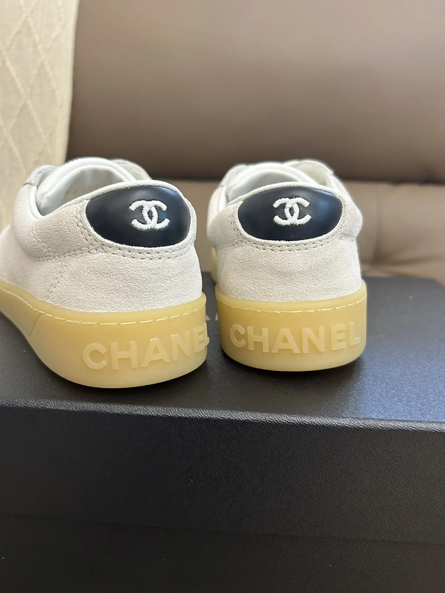 Chanel 白色羊皮休閒鞋 双C低幫