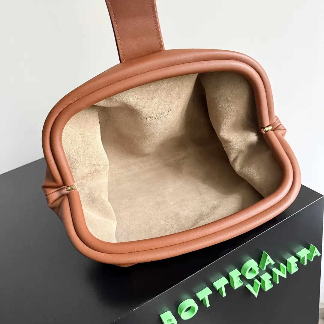 Bottega Veneta 牛皮 手拿包 精致手拿款