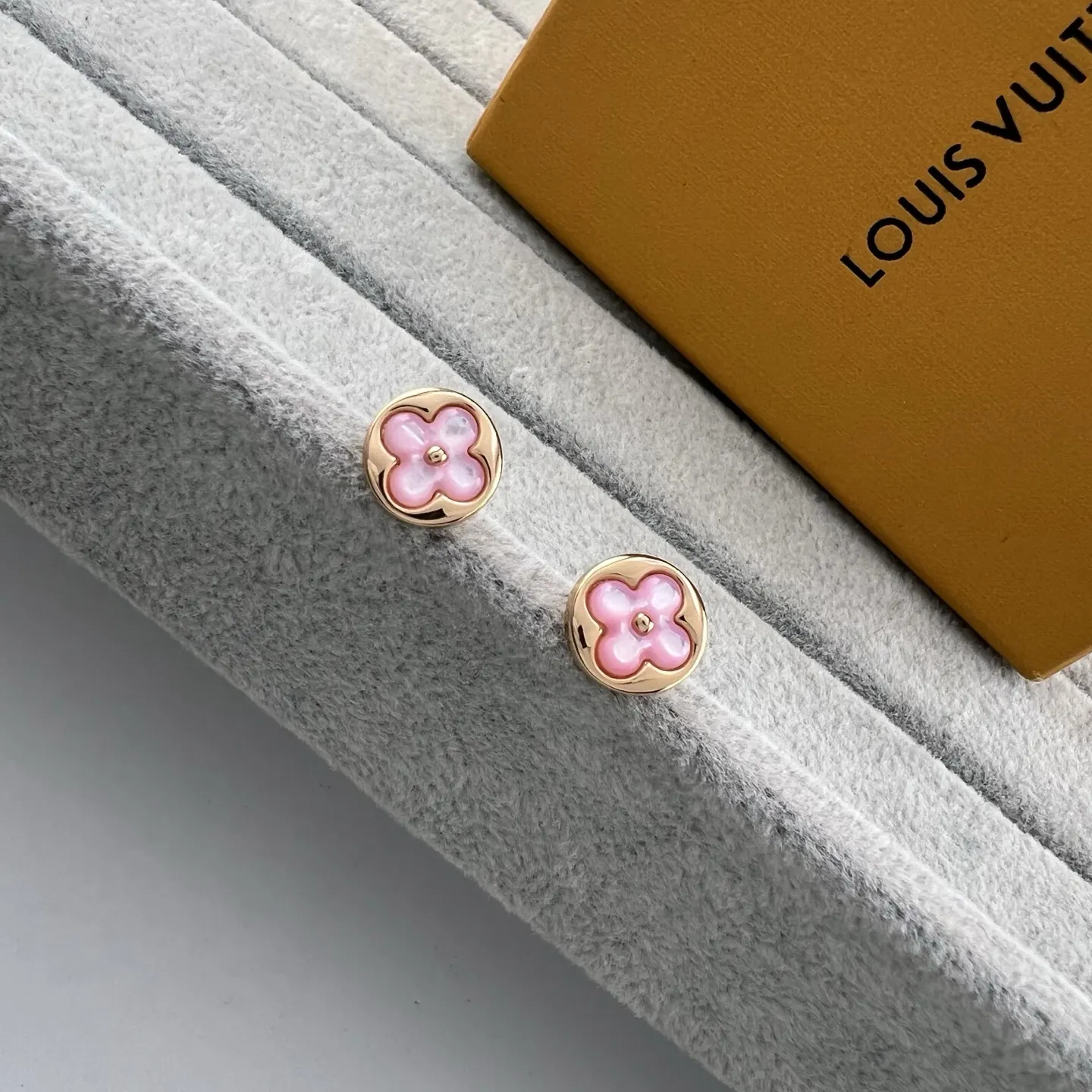 Louis Vuitton Fashion Item