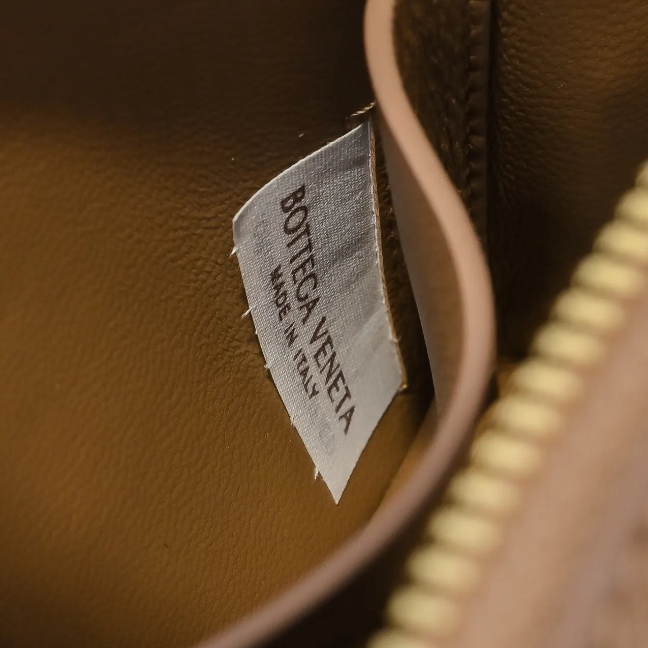 Bottega Veneta 腋下包 復古腋下背款(數字8) Bottega Veneta 腋下包 復古腋下背款(數字8)
