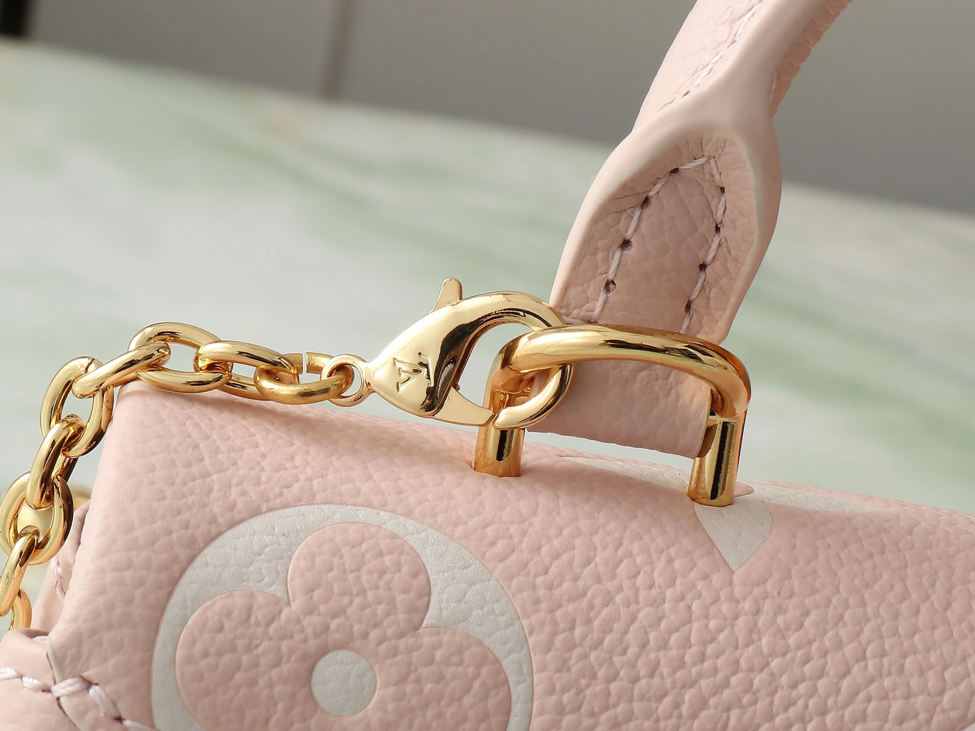 LV chain bag, shoulder crossbody model Image 11 LV chain bag, shoulder crossbody model Image 11