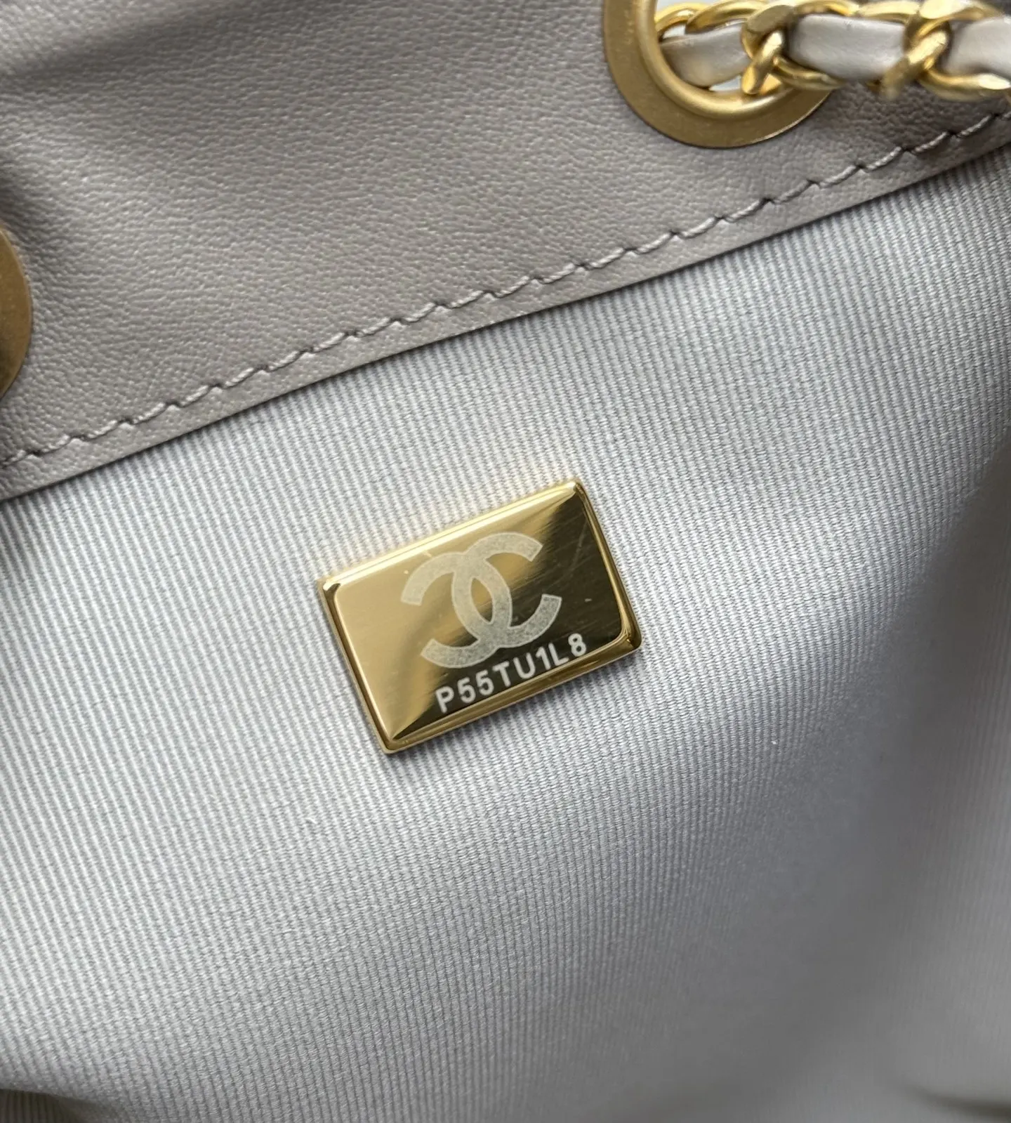 CHANEL 麂皮链条水桶包