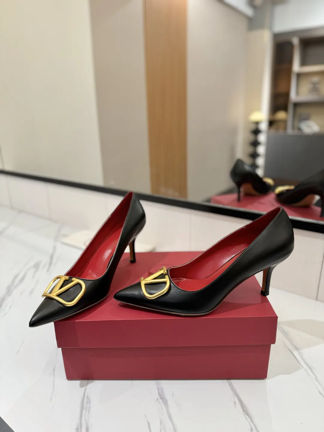 Valentino 金色 平底鞋 通勤约会款