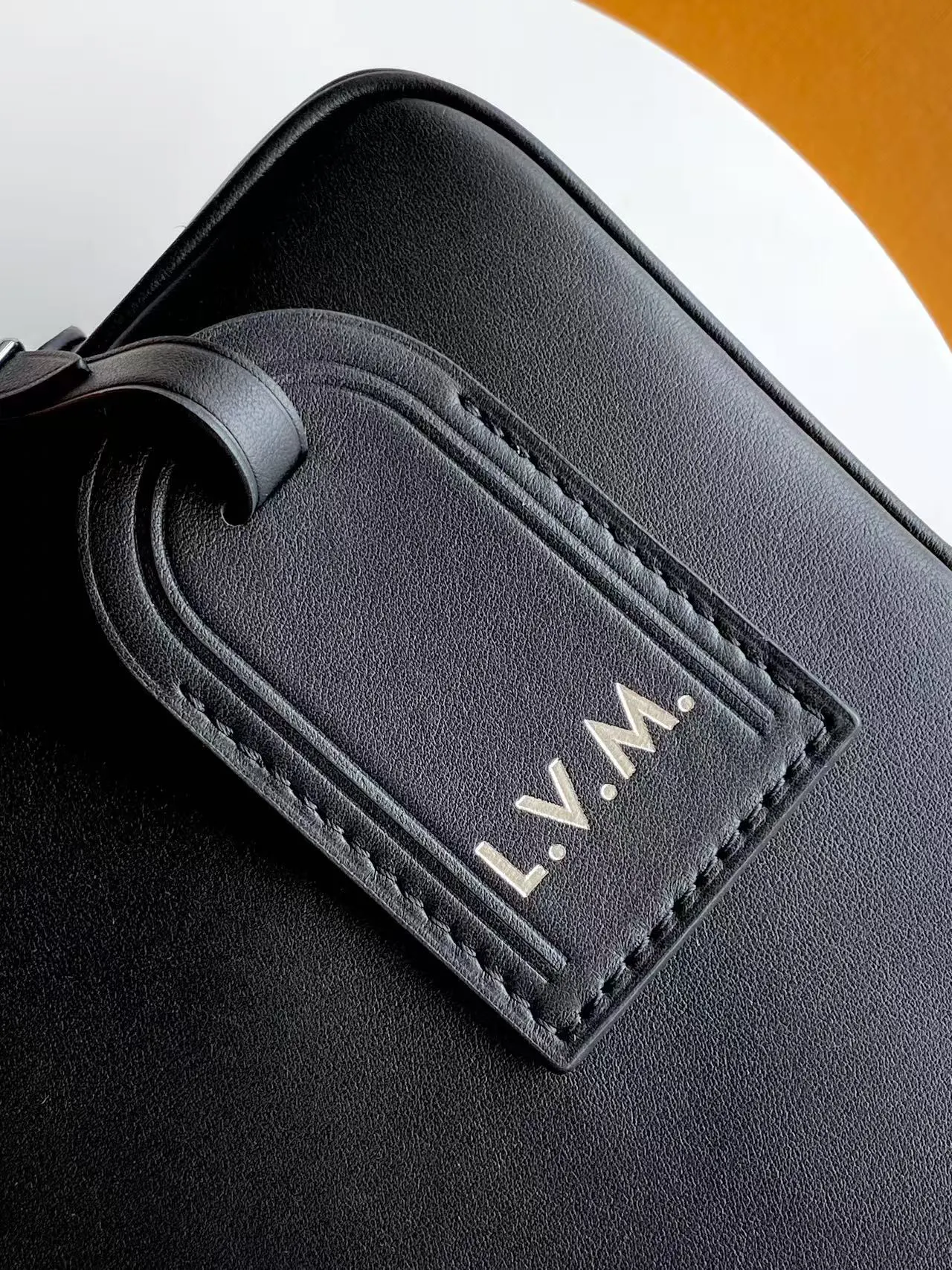 LV 黑白配色 斜背包(數字6) LV 黑白配色 斜背包(數字6)