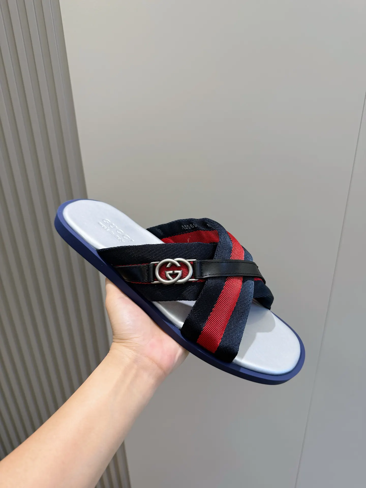 Gucci Web織帶交叉帶拖鞋 黑色紅藍白底(數字5) Gucci Web織帶交叉帶拖鞋 黑色紅藍白底(數字5)