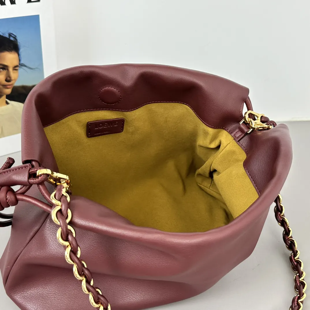 羊皮 LO℮w℮ Flamenco Purse 福 链条包 精致链条款