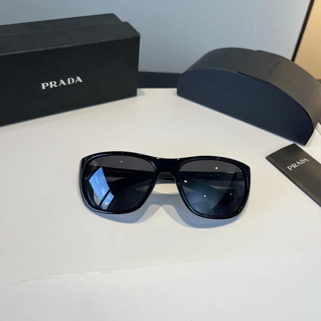 PRADA 太阳眼镜 时尚遮阳款