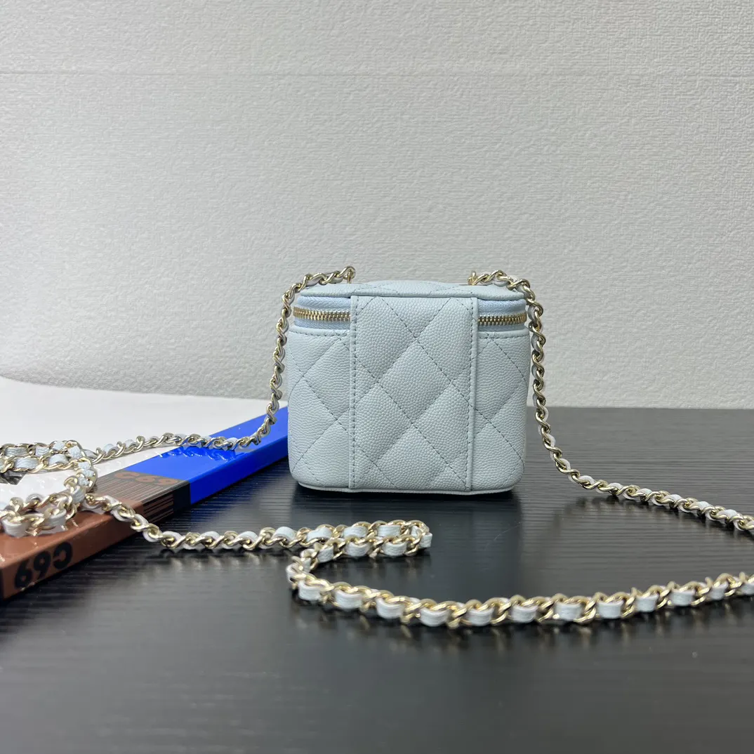 CHANEL 棕色鱼子酱牛皮翻盖链条包 金扣款