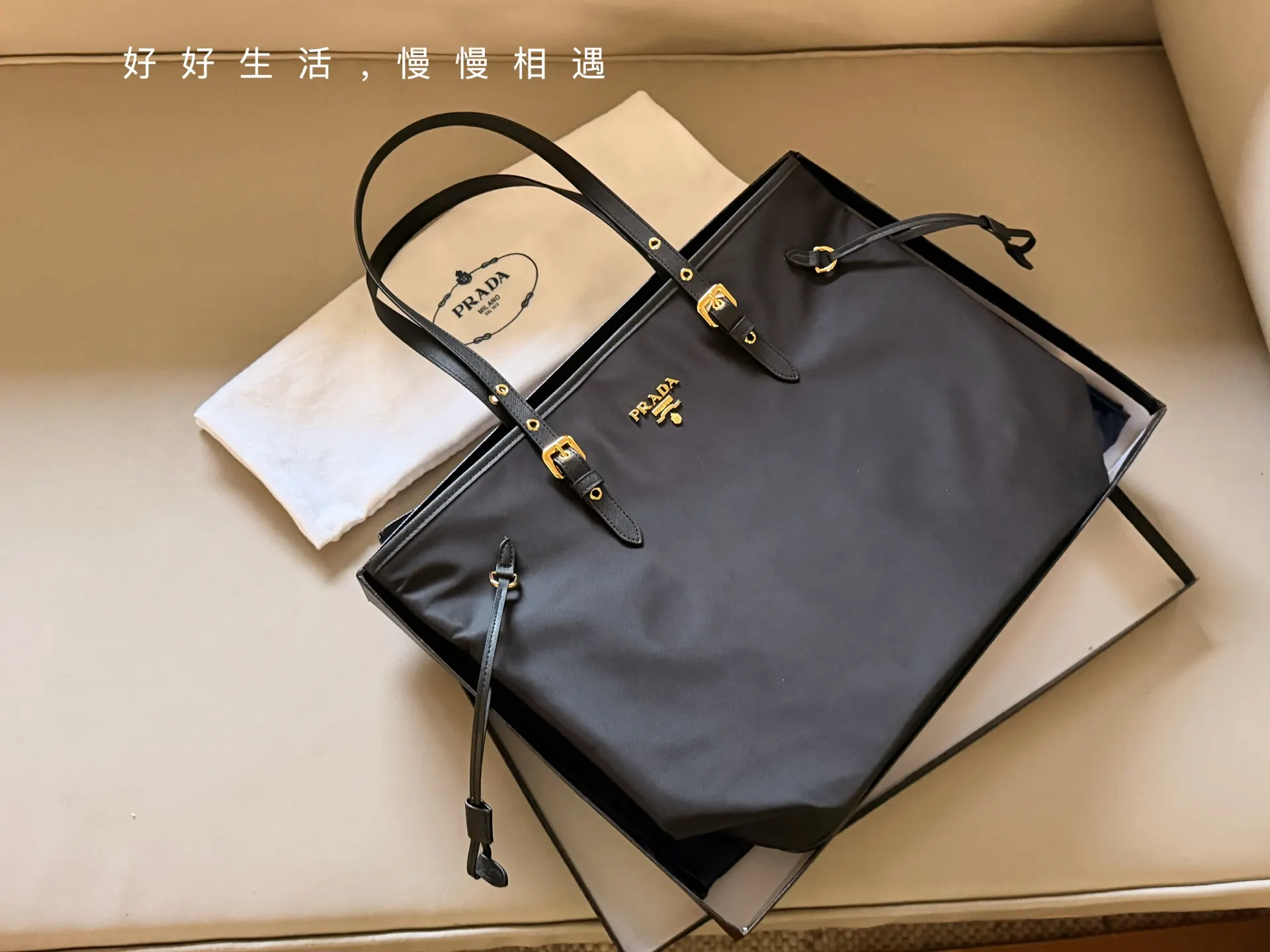 Prada 购物袋 轻便实用 托特包