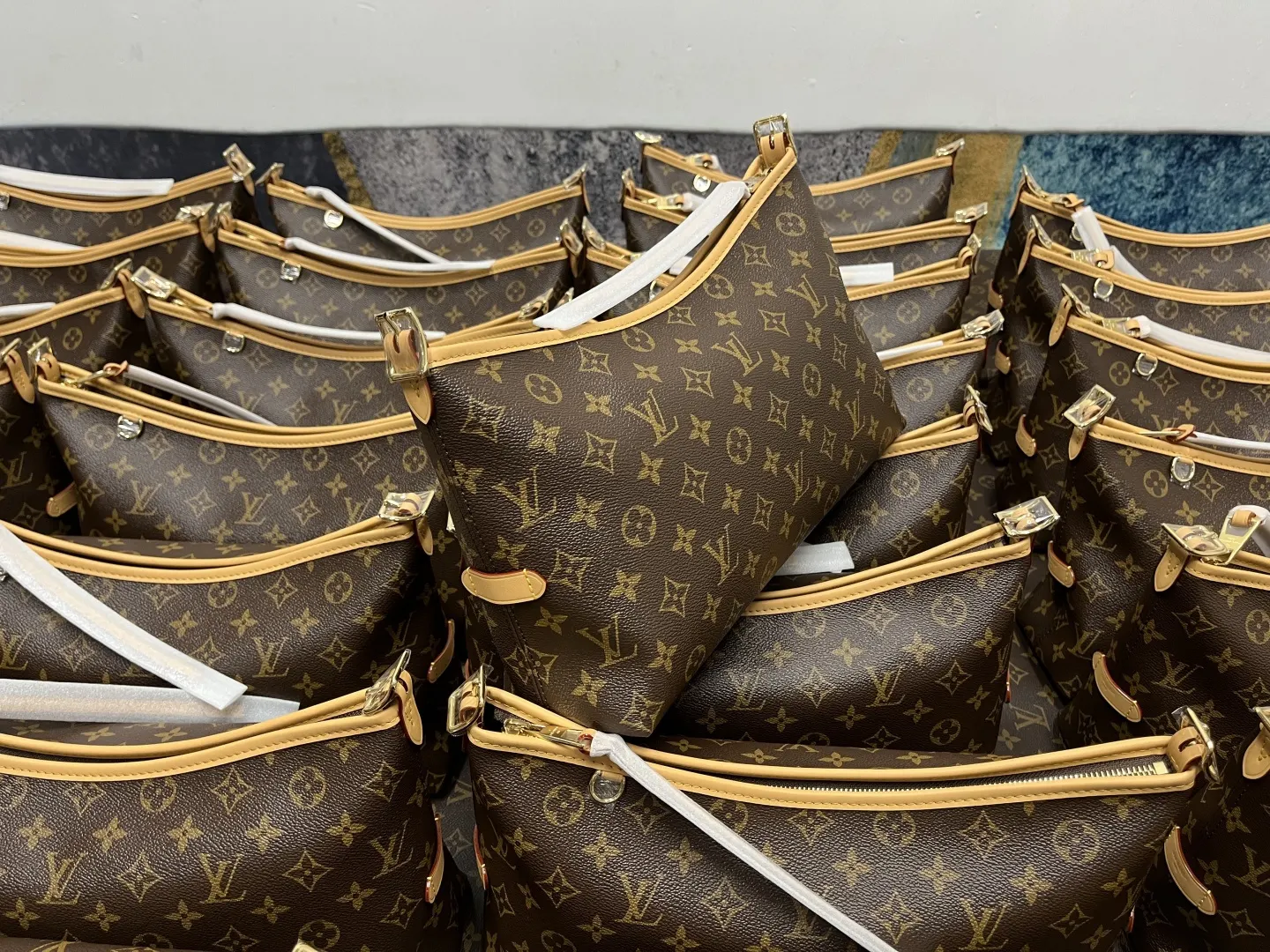 CarryAll EAST WEST 手袋 已到 水桶包 休閒水桶款