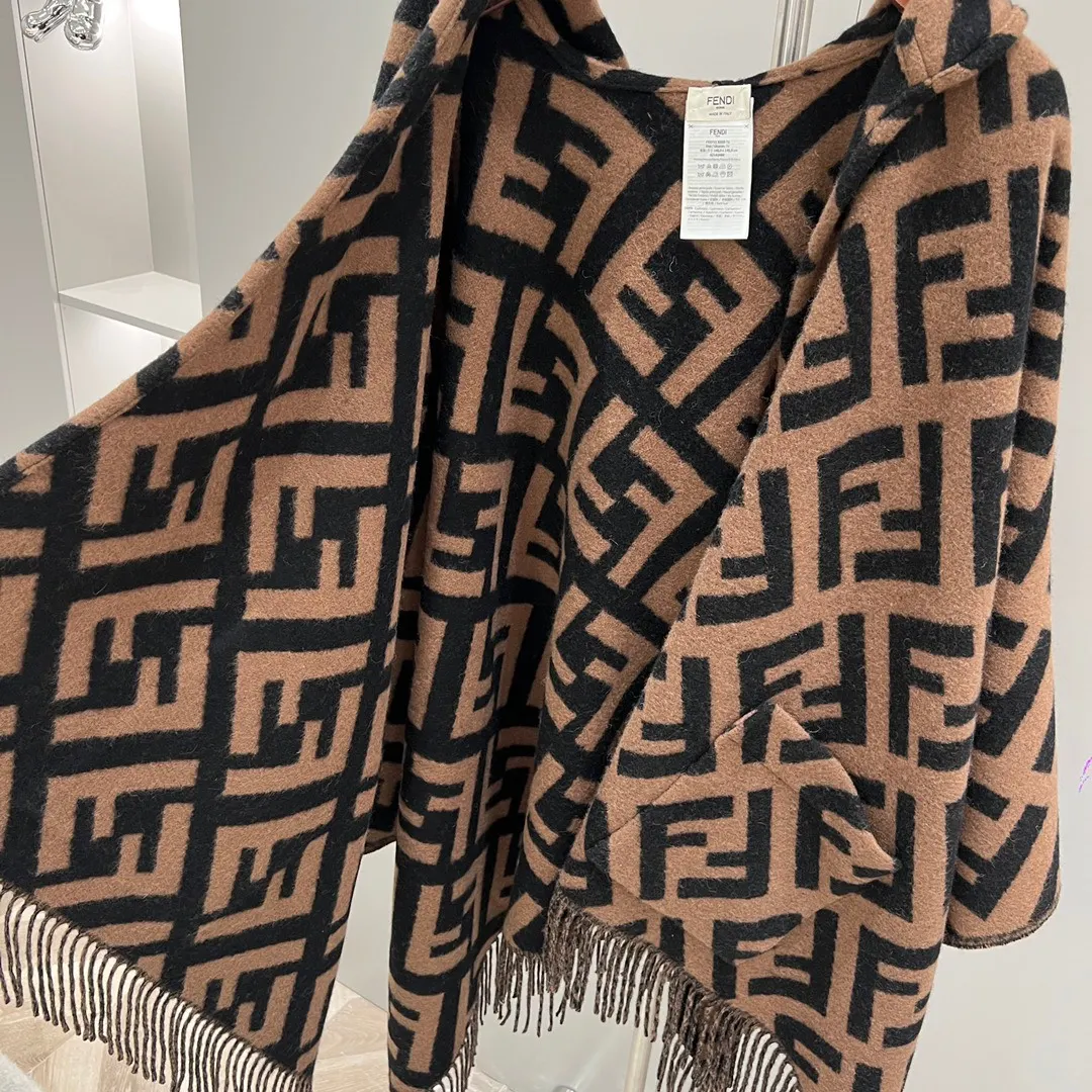 Fendi 咖色 羊绒 字母 帽子 日常造型款