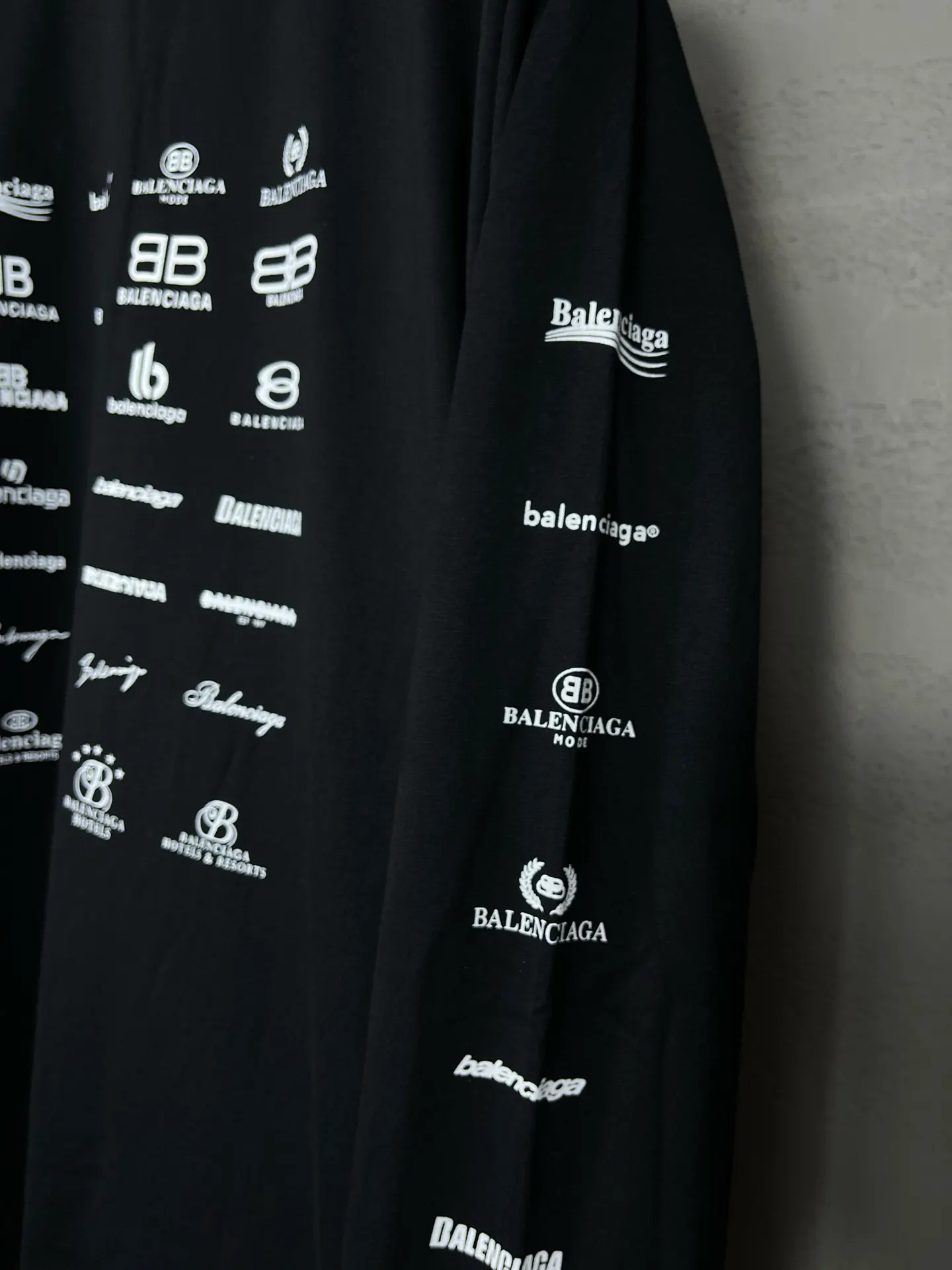 Balenciaga 黑色 純棉 Logo 短袖T恤 宽松休閒(數字9) Balenciaga 黑色 純棉 Logo 短袖T恤 宽松休閒(數字9)
