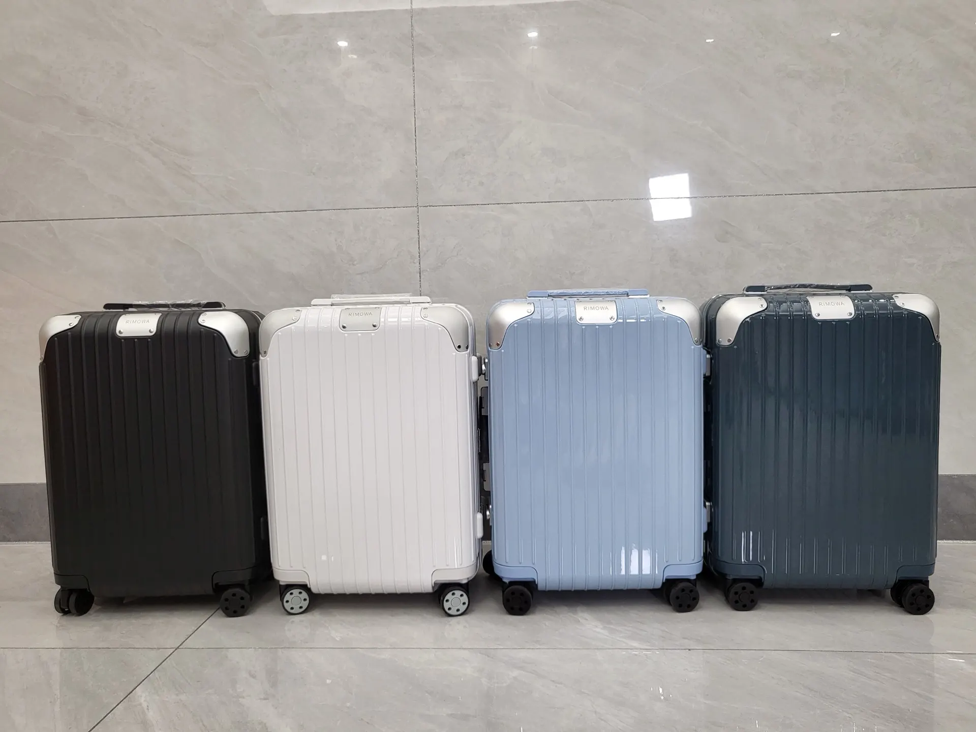 黑色 白色 提花 RIMOWA Hybrid 最新系列 原Li o系 行李箱 旅行拉杆款 輕便出行款(數字6) 黑色 白色 提花 RIMOWA Hybrid 最新系列 原Li o系 行李箱 旅行拉杆款 輕便出行款(數字6)