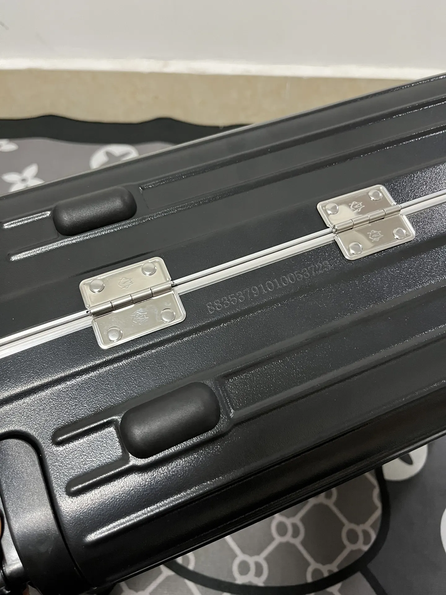 黑色 白色 提花 RIMOWA Hybrid 最新系列 原Li o系 行李箱 旅行拉杆款 輕便出行款