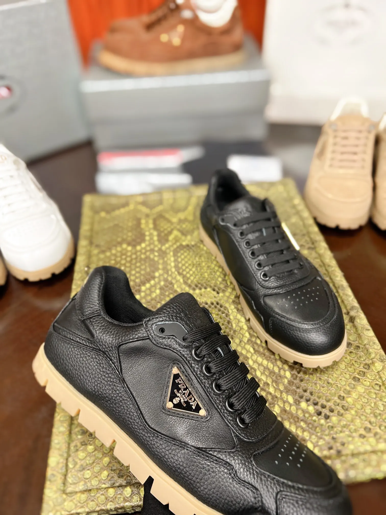 Prada 牛皮 休闲鞋 舒适