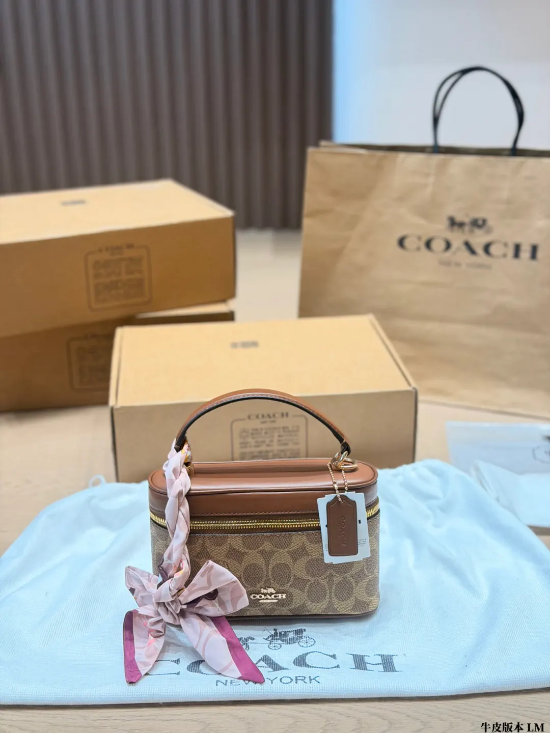 Coach 棕色 老花 牛皮 鏈條包 精致鏈條款(數字8) Coach 棕色 老花 牛皮 鏈條包 精致鏈條款(數字8)