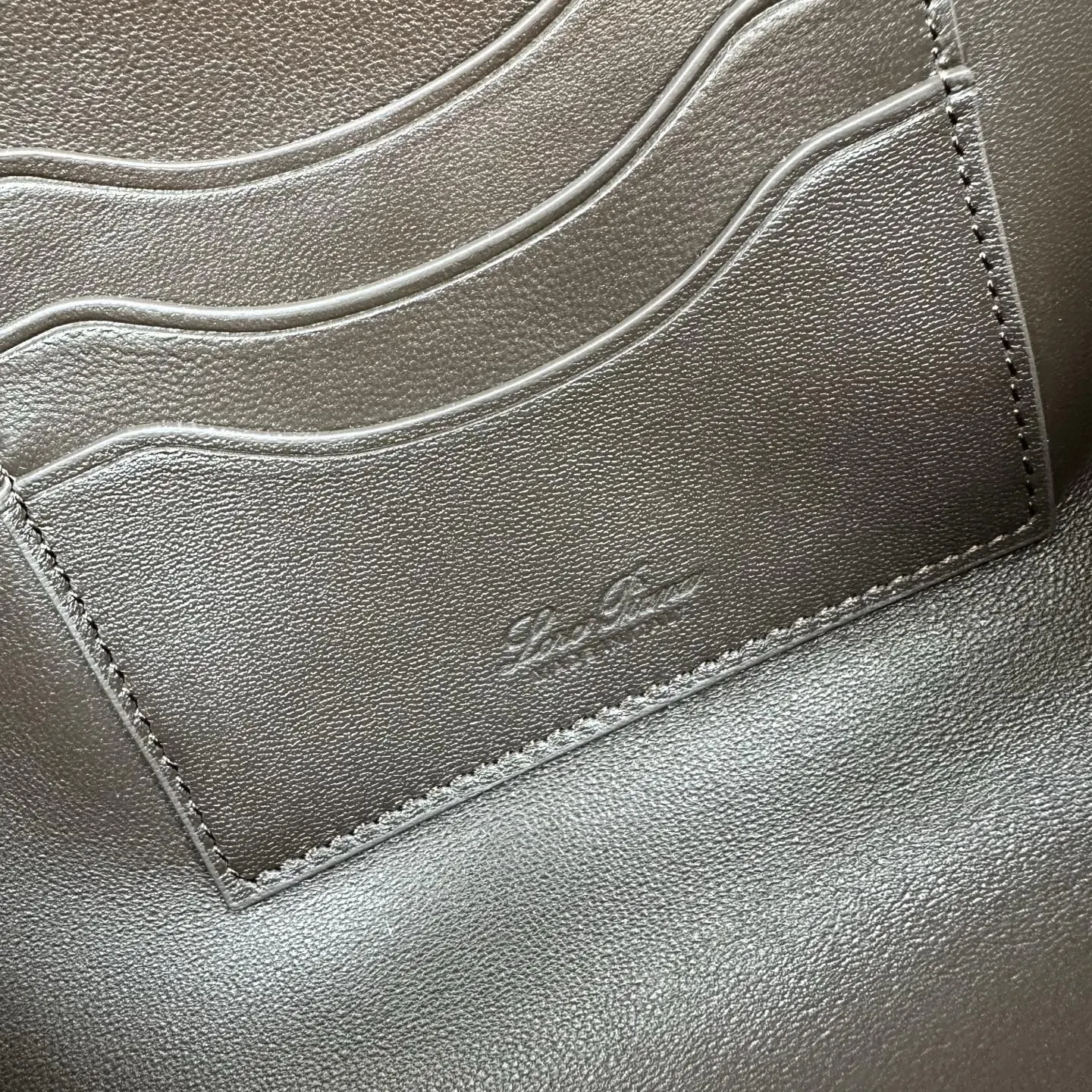 Saddle 牛皮 手拿包 精致手拿款