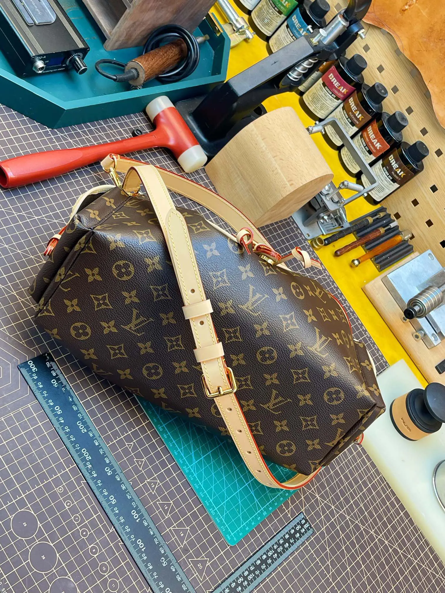 LV 牛皮 雙肩包 实用雙肩款