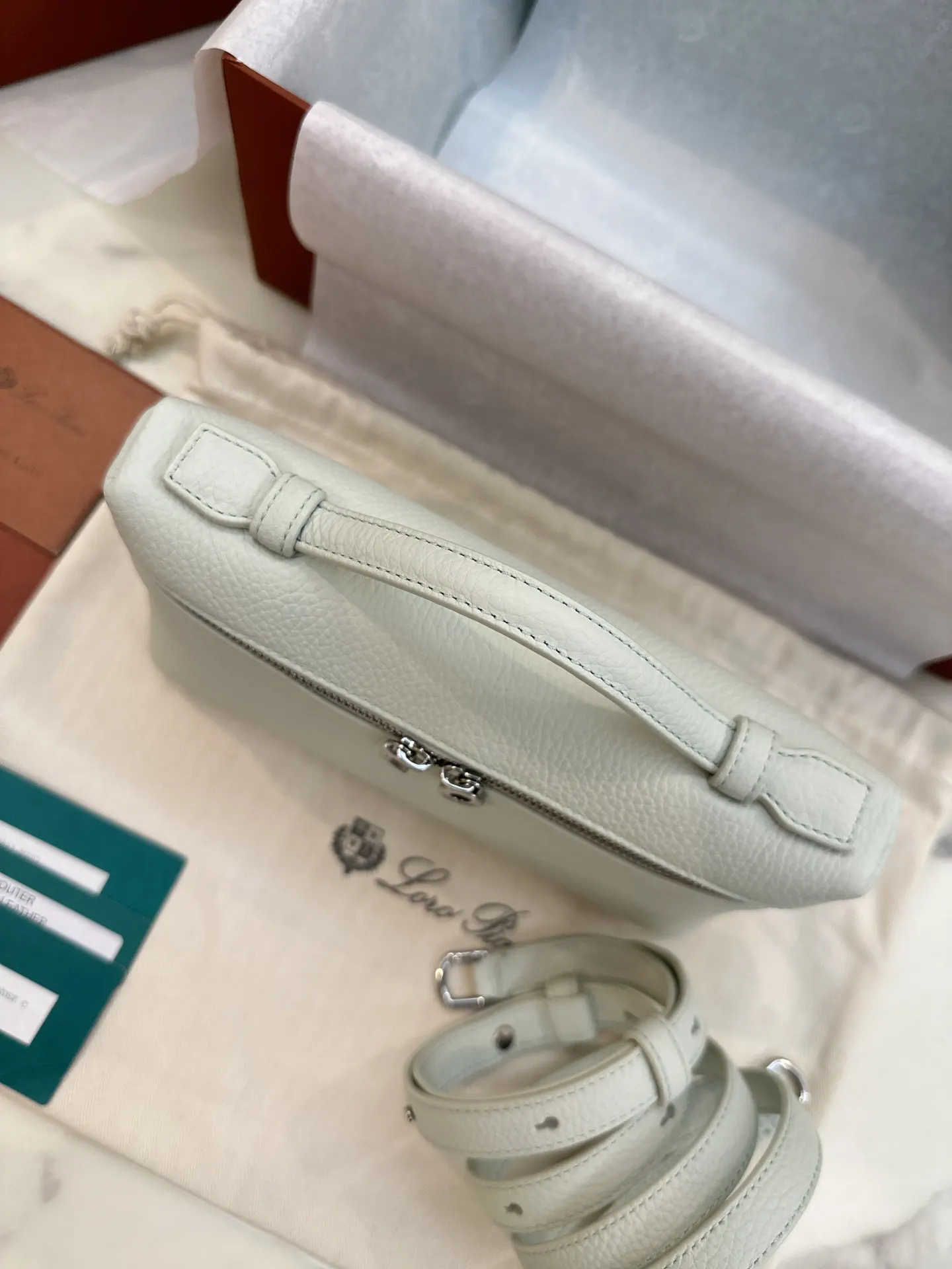 小牛皮 Loro Piana Extra Poket 手拿包 精致手拿款