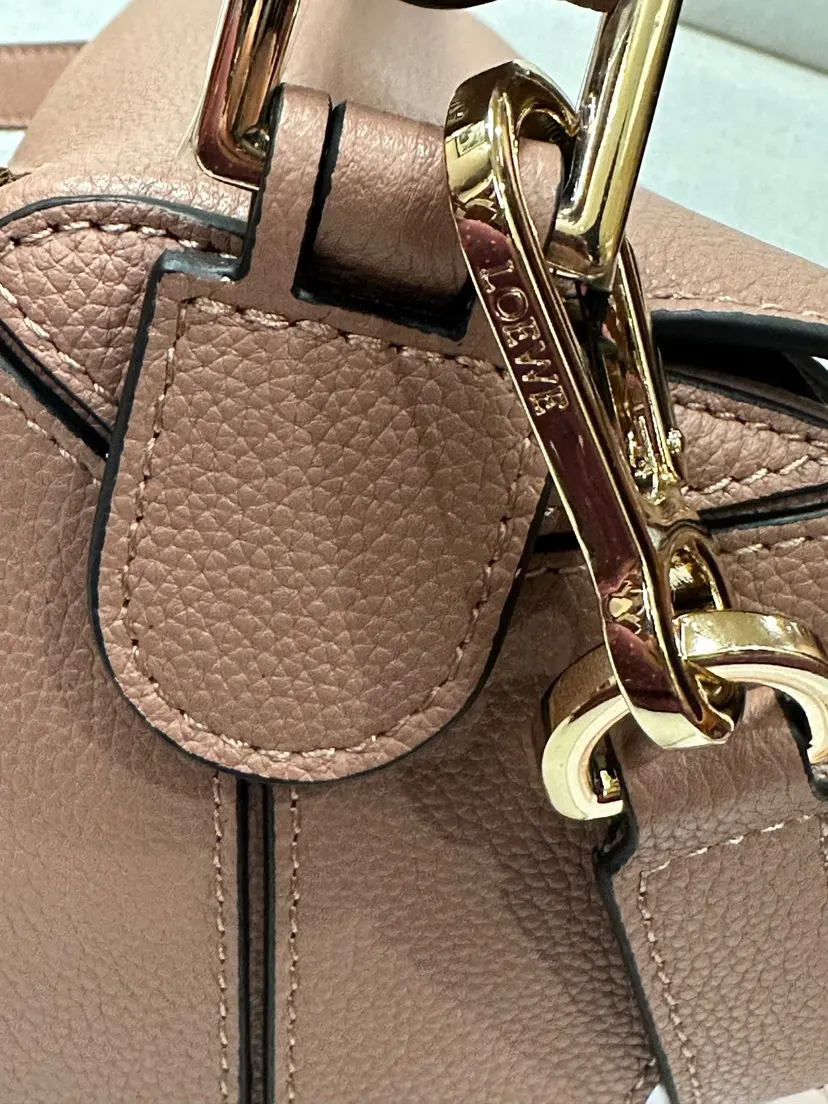 Loewe Puzzle 小牛皮 手拿包 精致手拿款