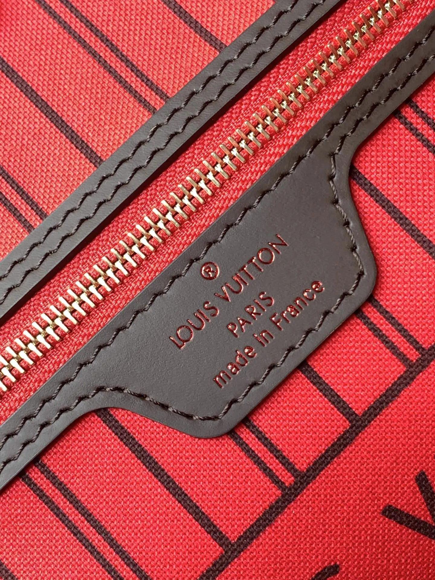 LV Neverfull 金色 牛皮 手拿包 精致手拿款(數字9) LV Neverfull 金色 牛皮 手拿包 精致手拿款(數字9)