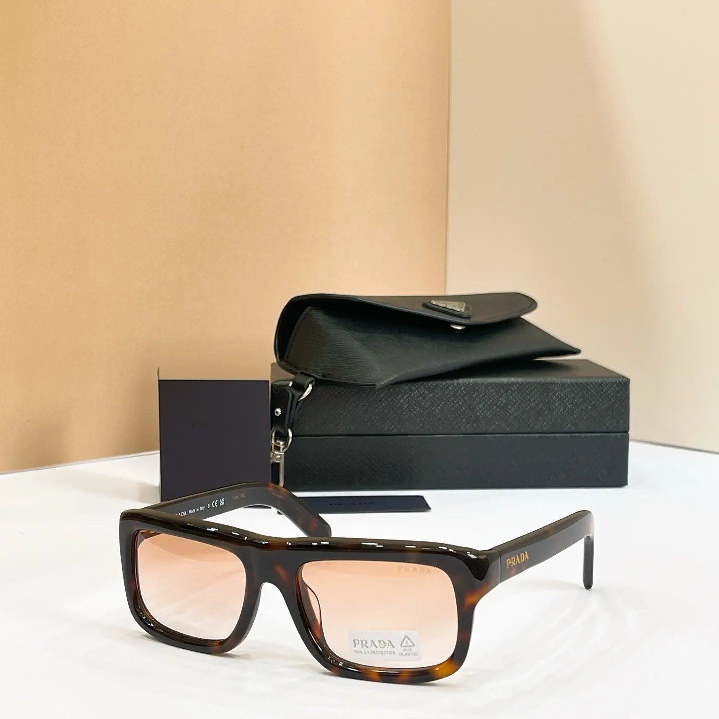 Prada SPR D11 太阳镜