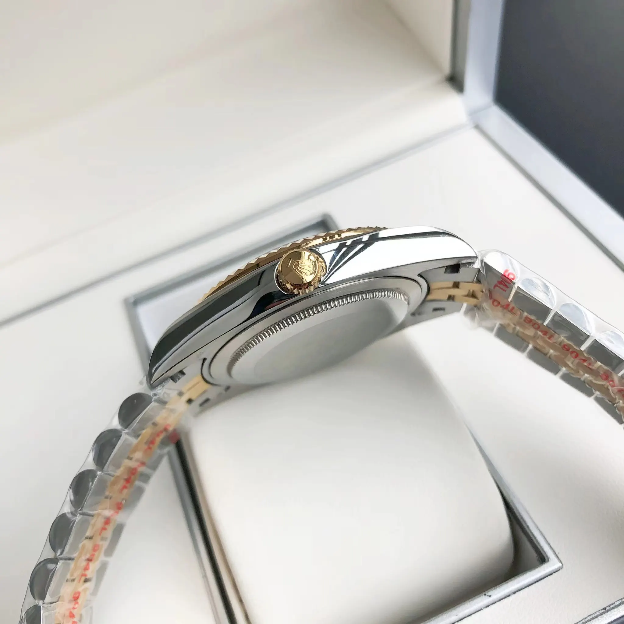 Rolex 一劳永逸 等着您 亮点一 继续秉承全新进口西铁城 手表 经典腕表款