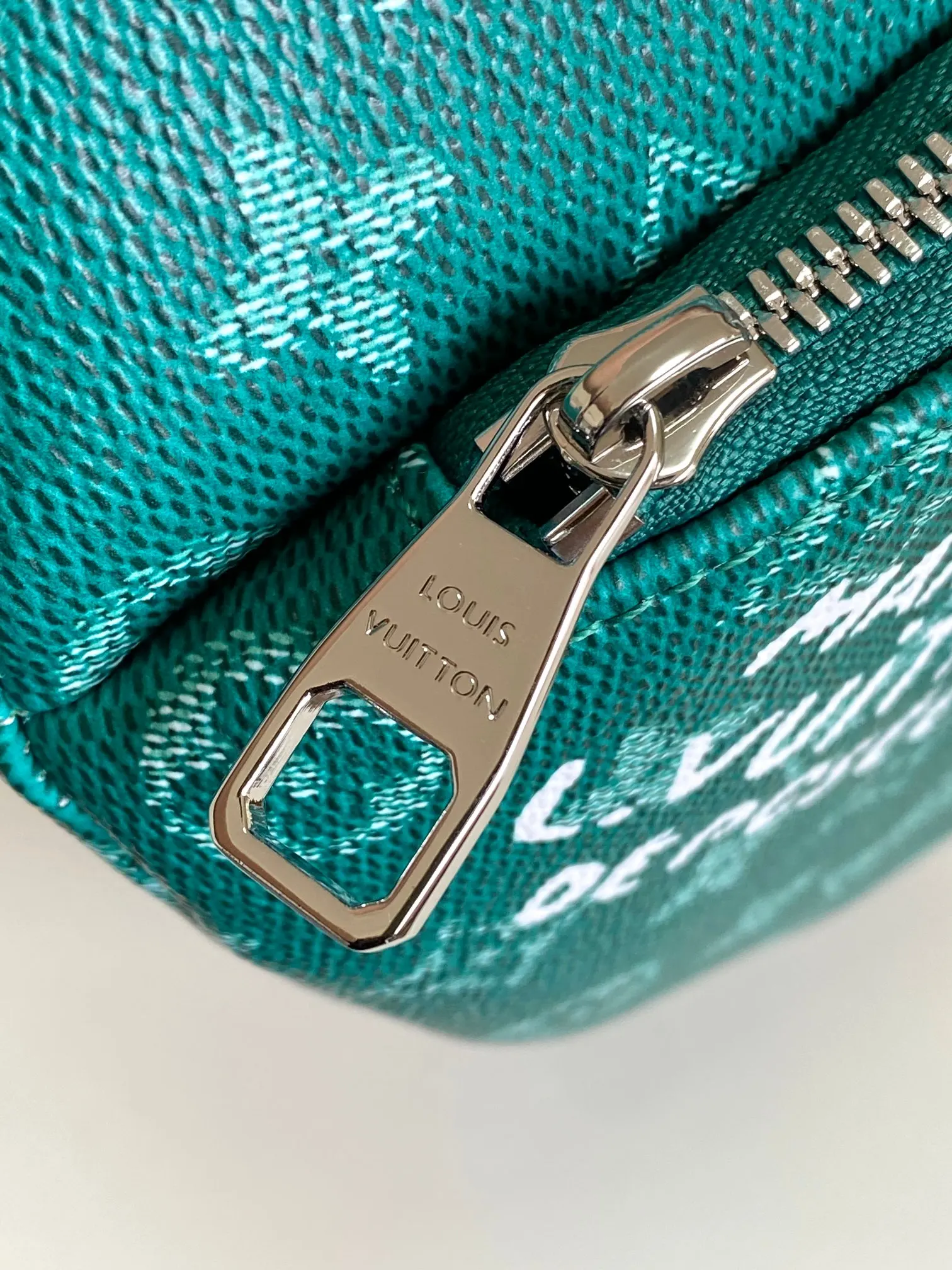 LV 帆布 前袋点缀源自 Damier 帆布的 Marque 腰包 休閒腰包款