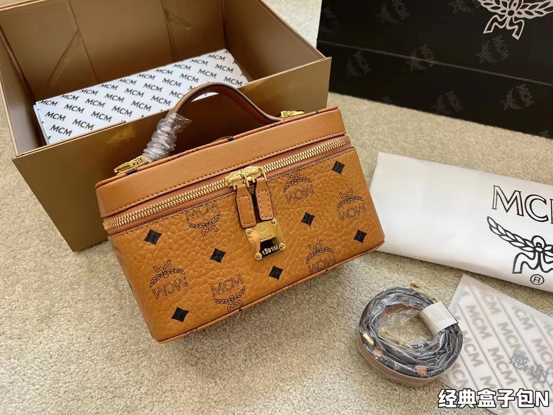 化妆箱小箱子包 本季真是Box手袋的天下 小箱包出了 化妆包 便携收纳款