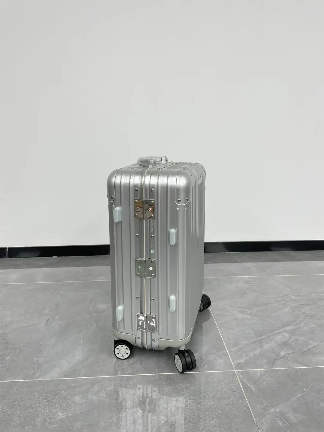Rimowa Black Silver Suitcase Travel Lightweight