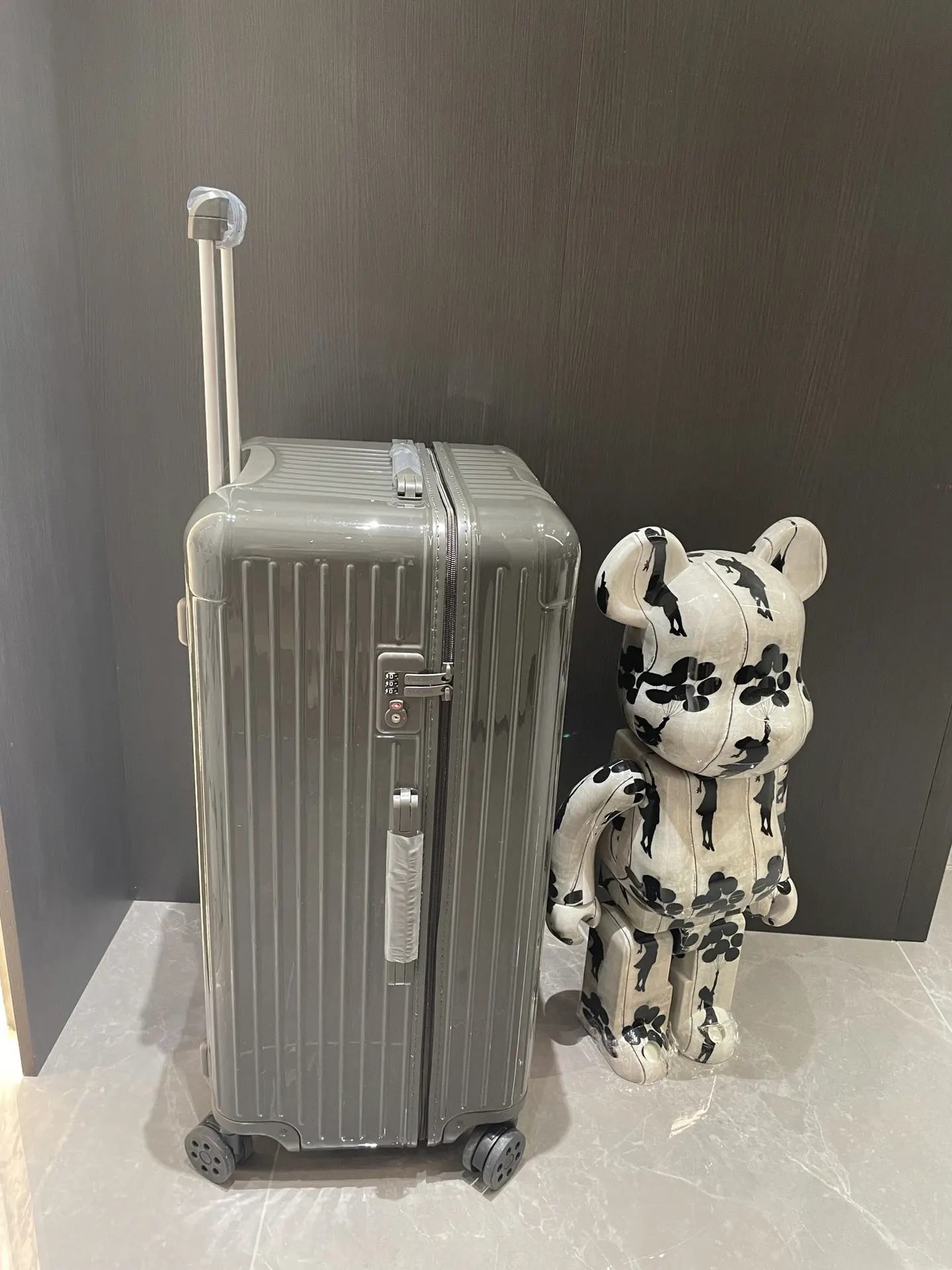 黑色 白色 日默瓦rimowa拉杆箱行李箱登机箱旅行箱方胖子運動 旅行拉杆款 輕便出行款