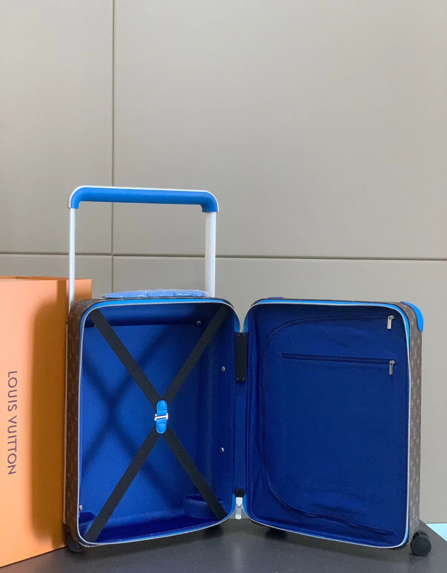 灰色 銀色 拉杆真皮包裹 行李箱 旅行拉杆款 輕便出行款