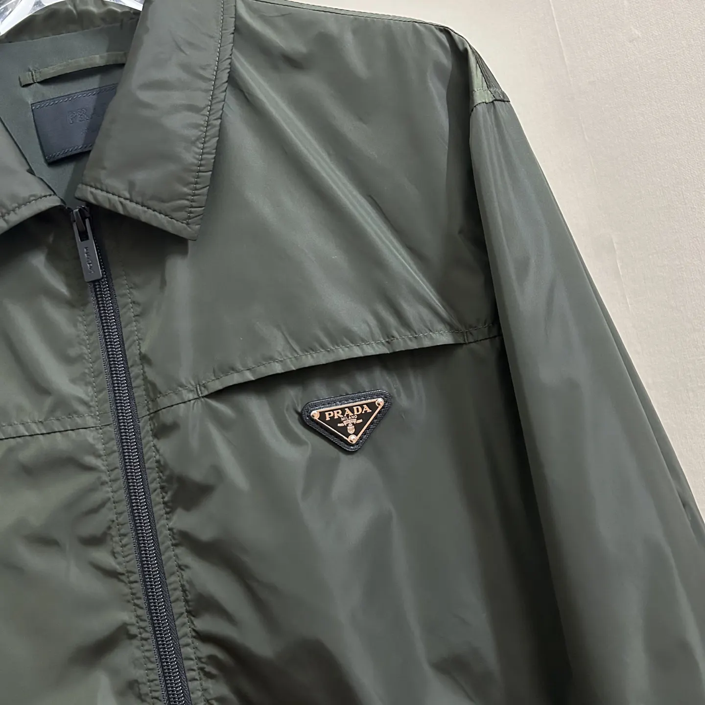 PRADA Re-Nylon尼龙 三角标 衬衫 休闲百搭款