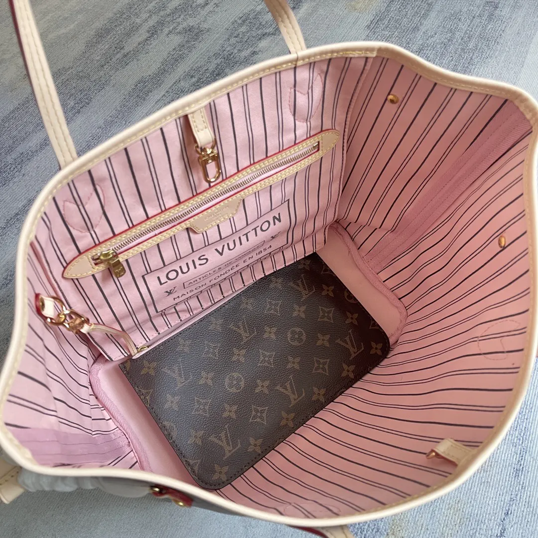LV Neverfull 老花 金色 牛皮 手拿包 精致手拿款(數字8) LV Neverfull 老花 金色 牛皮 手拿包 精致手拿款(數字8)