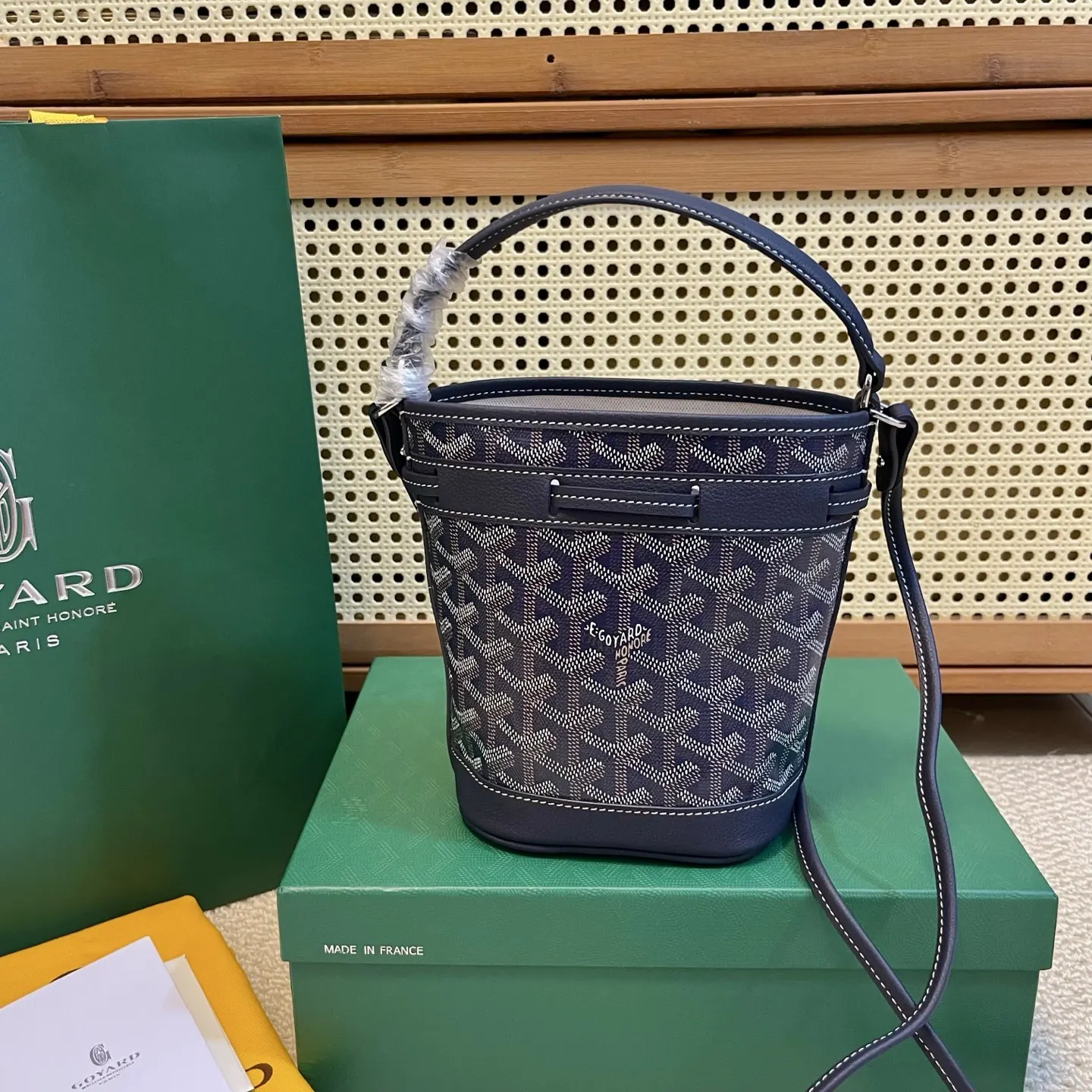 Goyard 皮革 轻盈小巧去始终保持标志性水桶百搭造型 水桶包 休閒水桶款