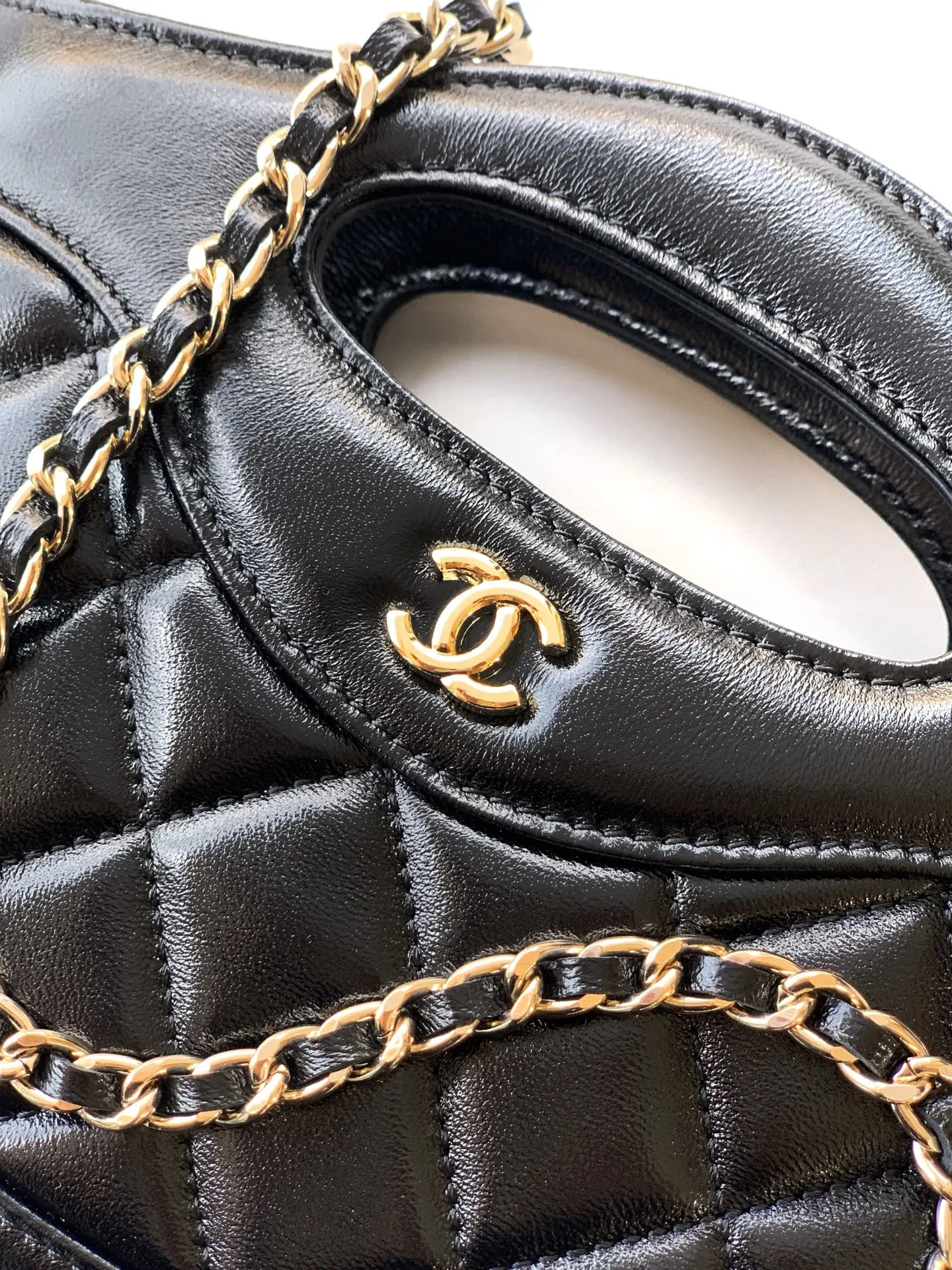 CHANEL 羊皮 羊皮手提包手提斜挎小包迷你手拎包 推 斜挎包 轻便斜挎款